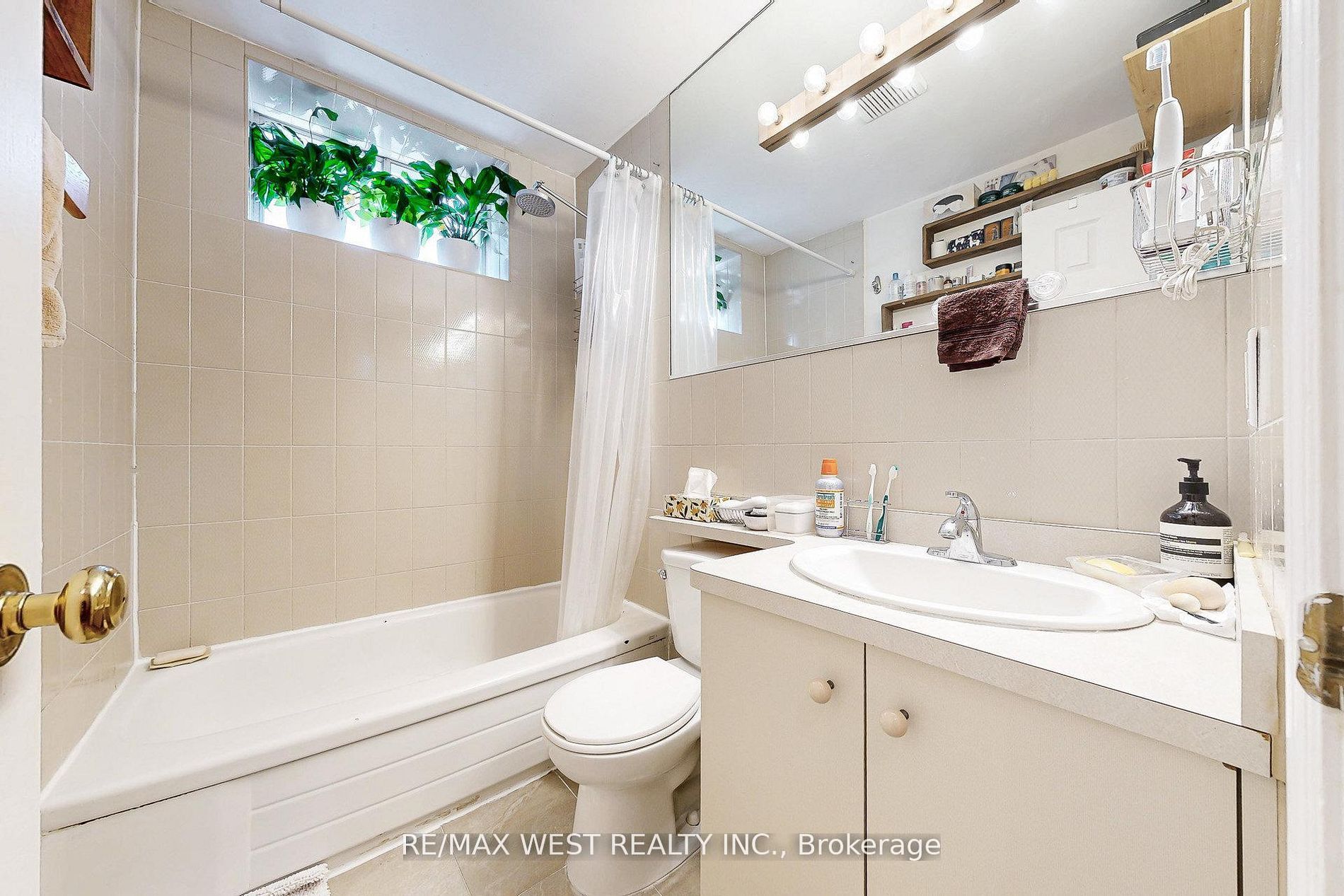 52 Heydon Park Road Property Photo 38