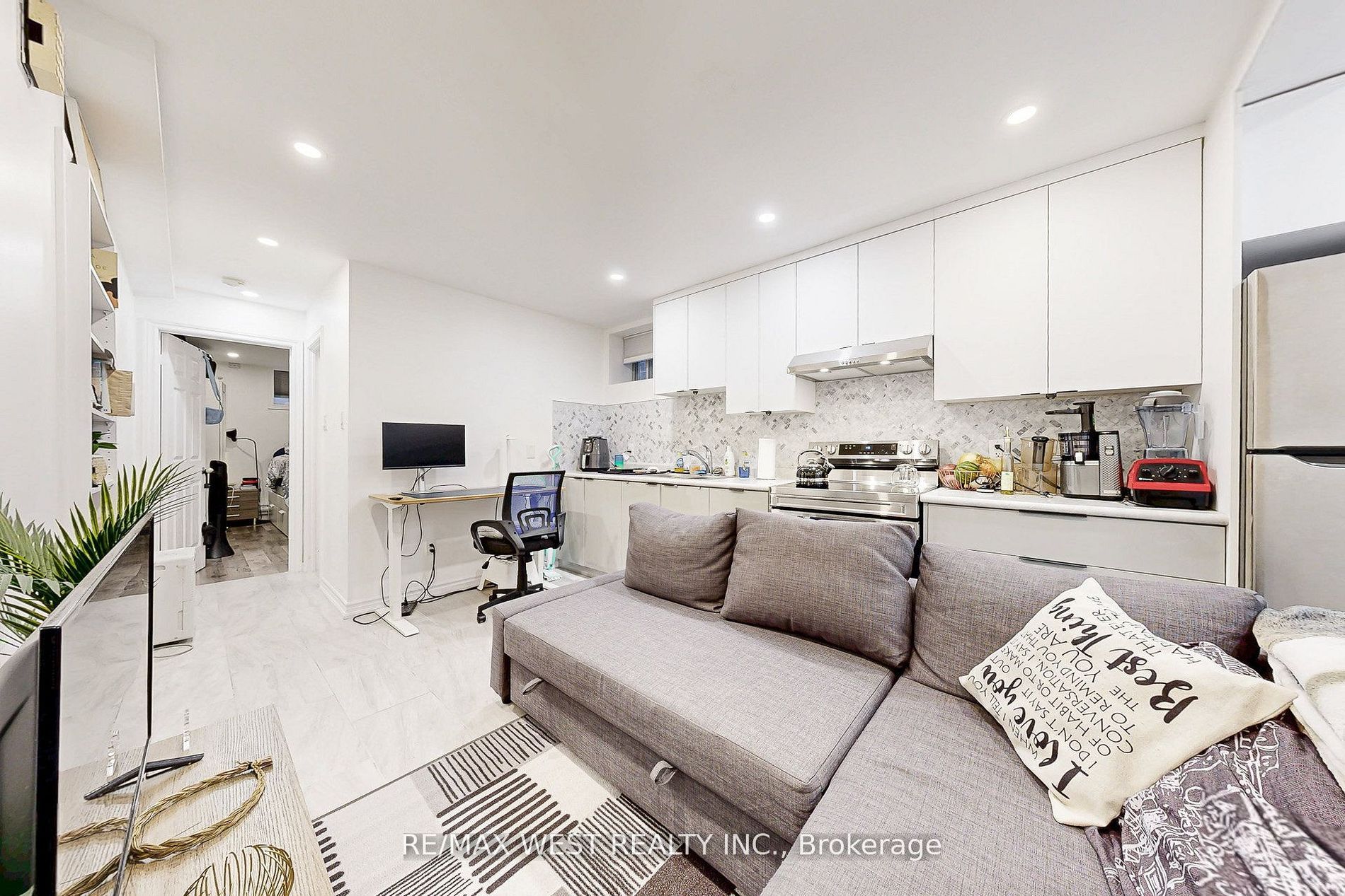 52 Heydon Park Road Property Photo 42