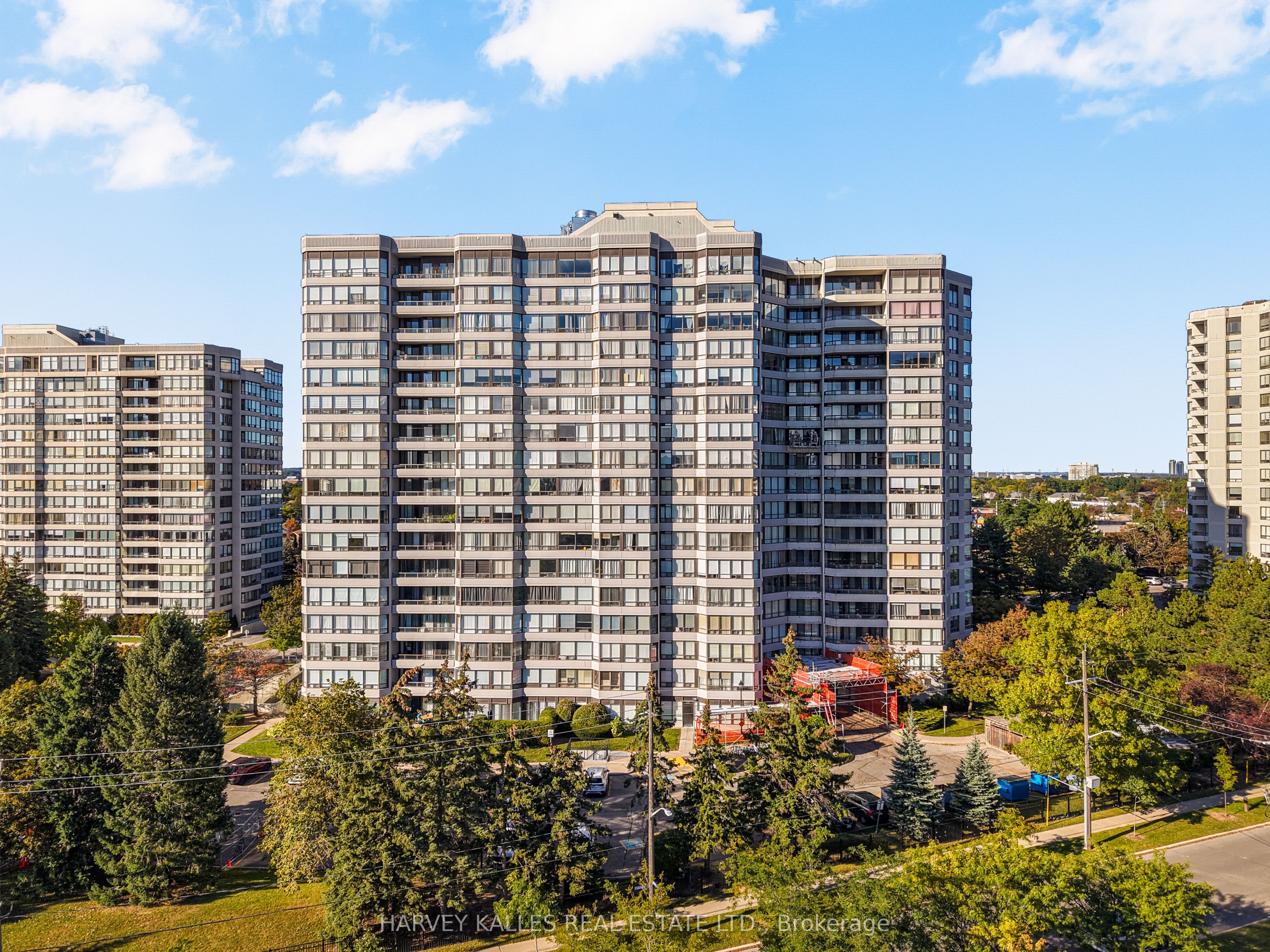 1121 Steeles Avenue W 605