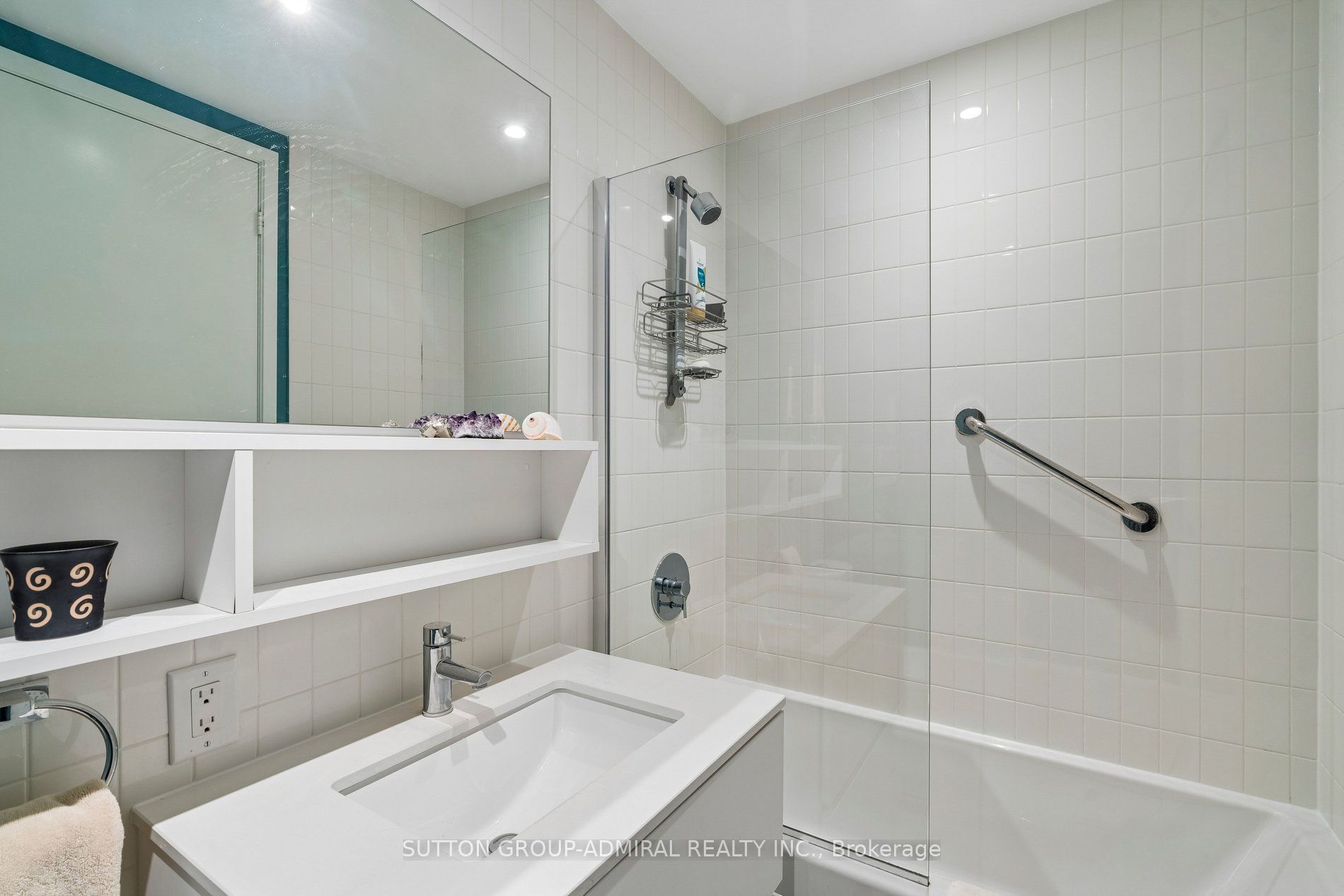 C13821200 Property Photo 15