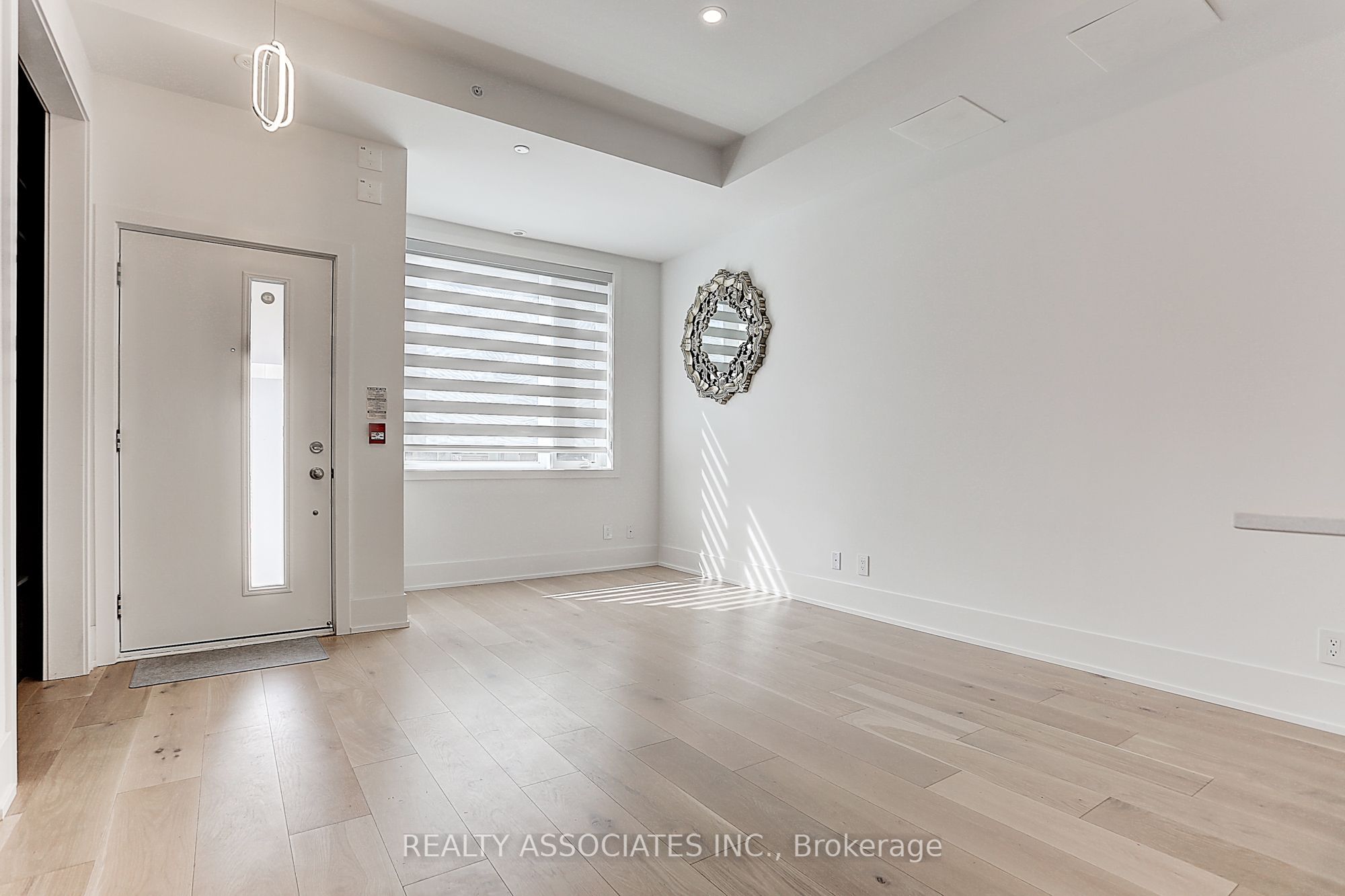 270 Davenport Road Th3 Property Photo 4