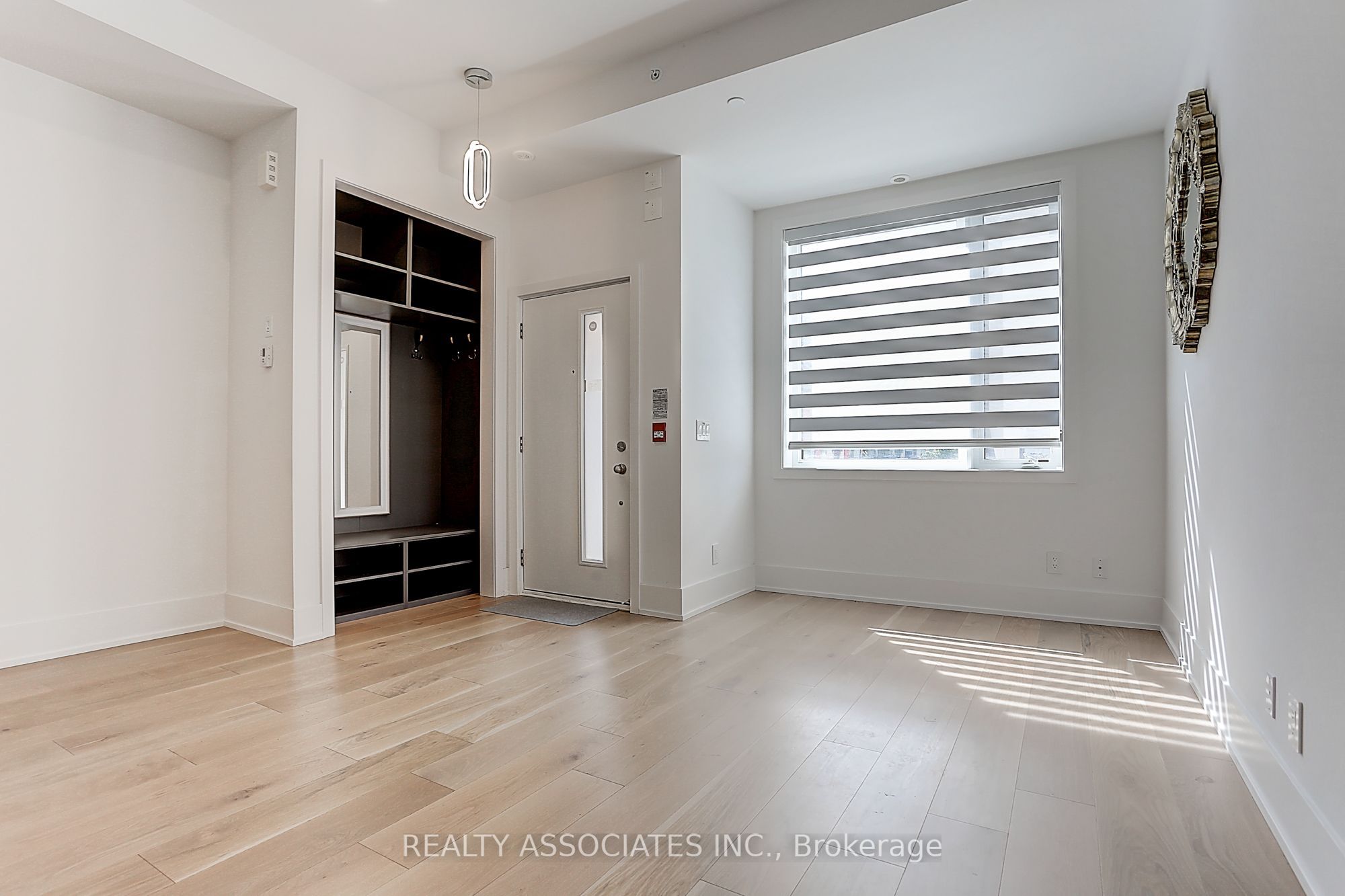 270 Davenport Road Th3 Property Photo 6