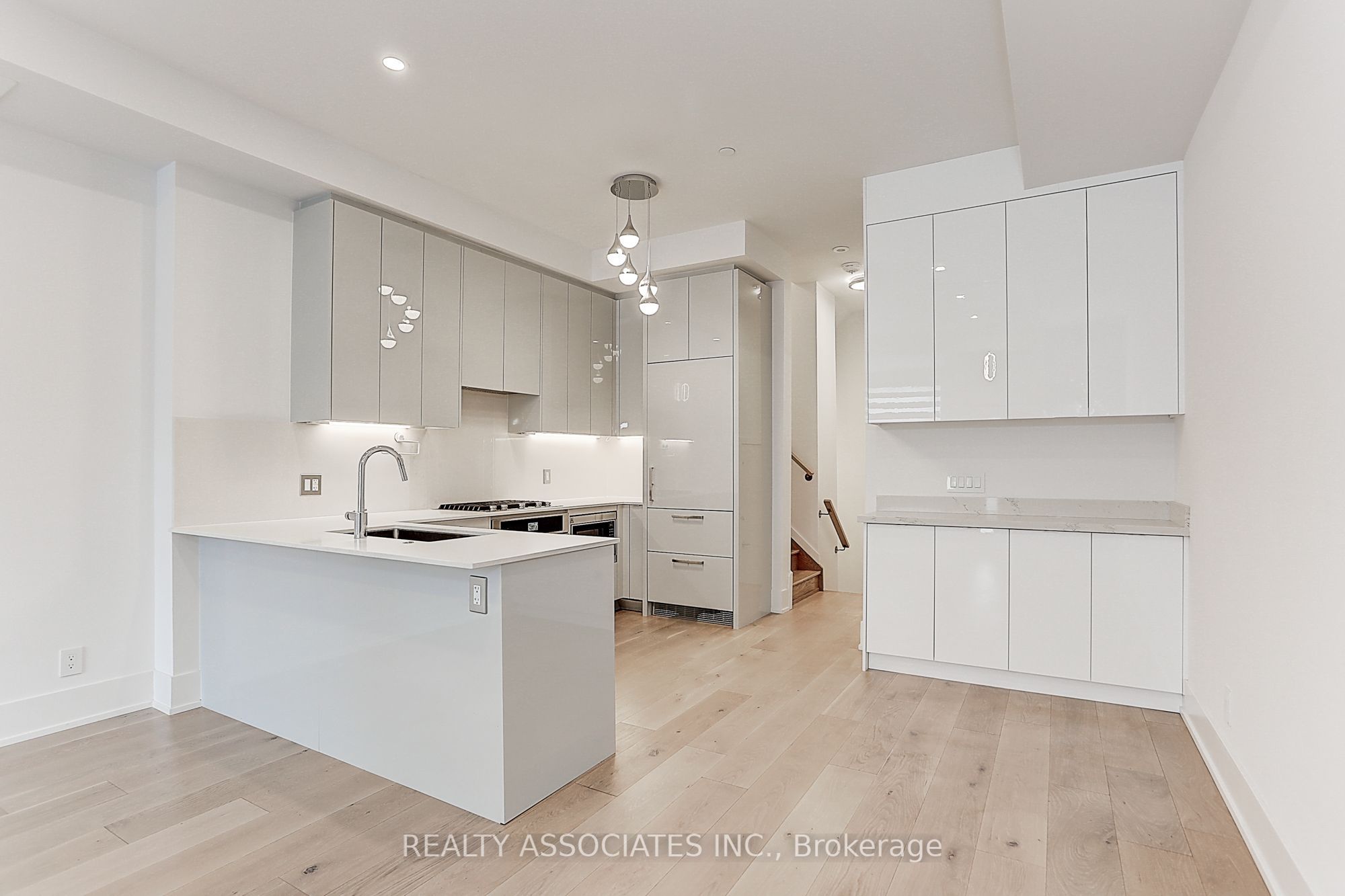 270 Davenport Road Th3 Property Photo 7