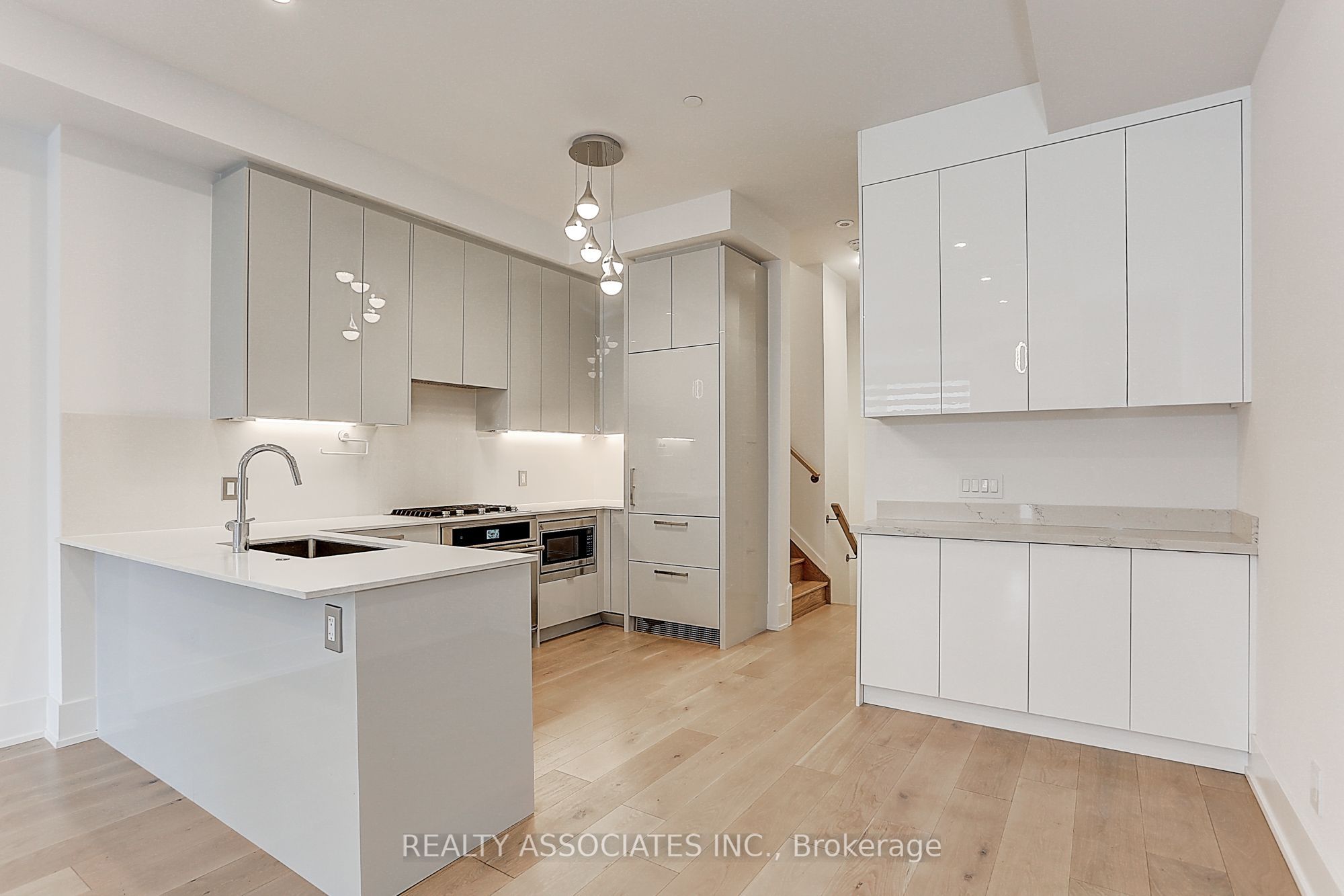 270 Davenport Road Th3 Property Photo 8