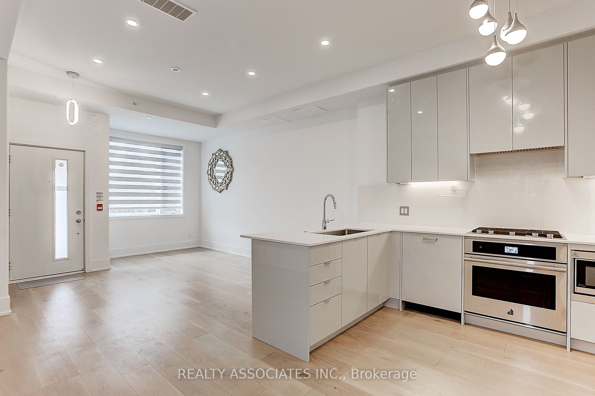 270 Davenport Road Th3 Property Photo 13