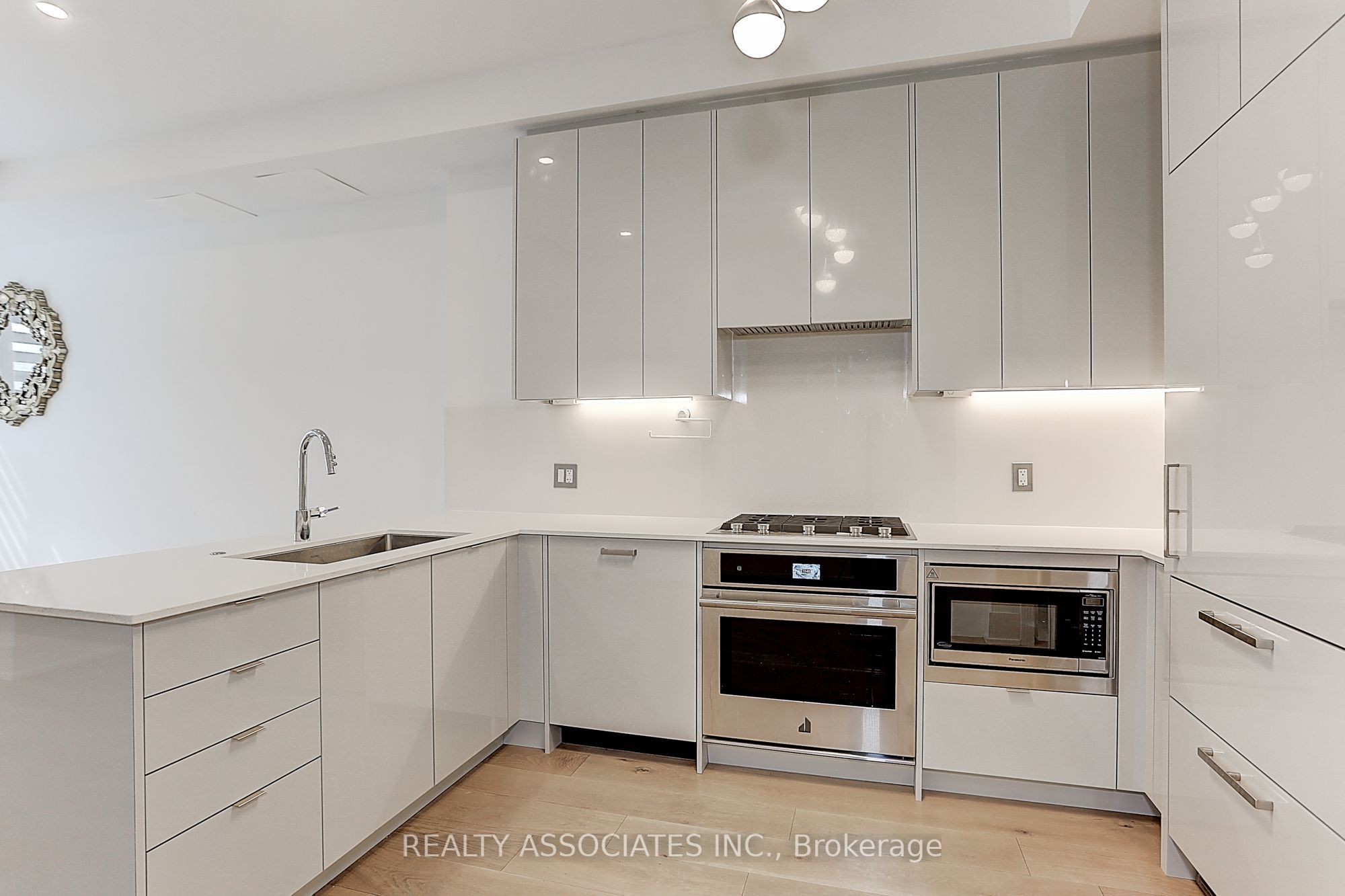 270 Davenport Road Th3 Property Photo 14