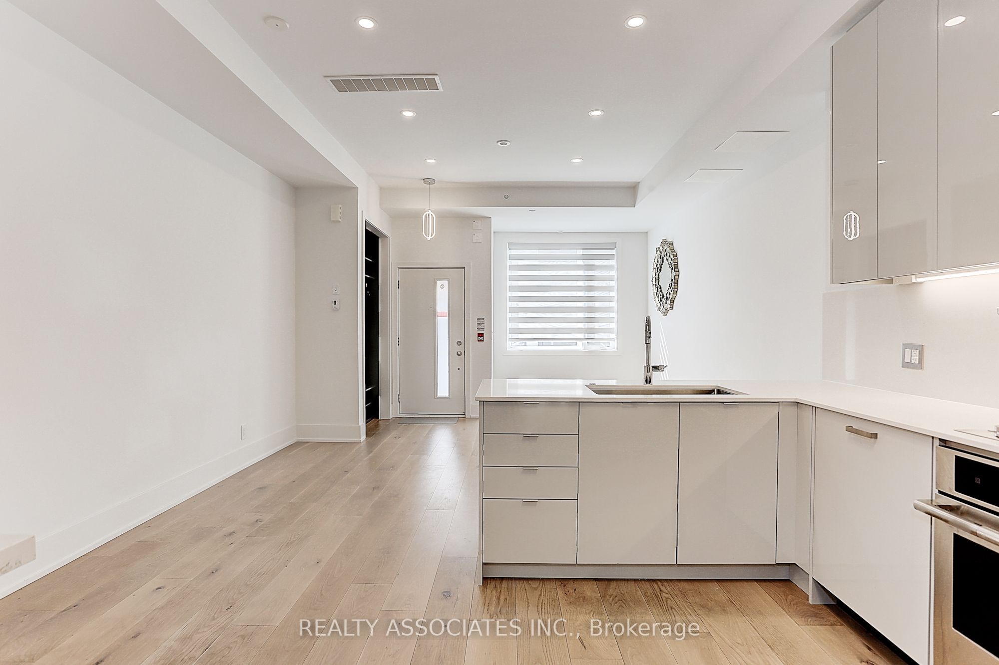 270 Davenport Road Th3 Property Photo 16