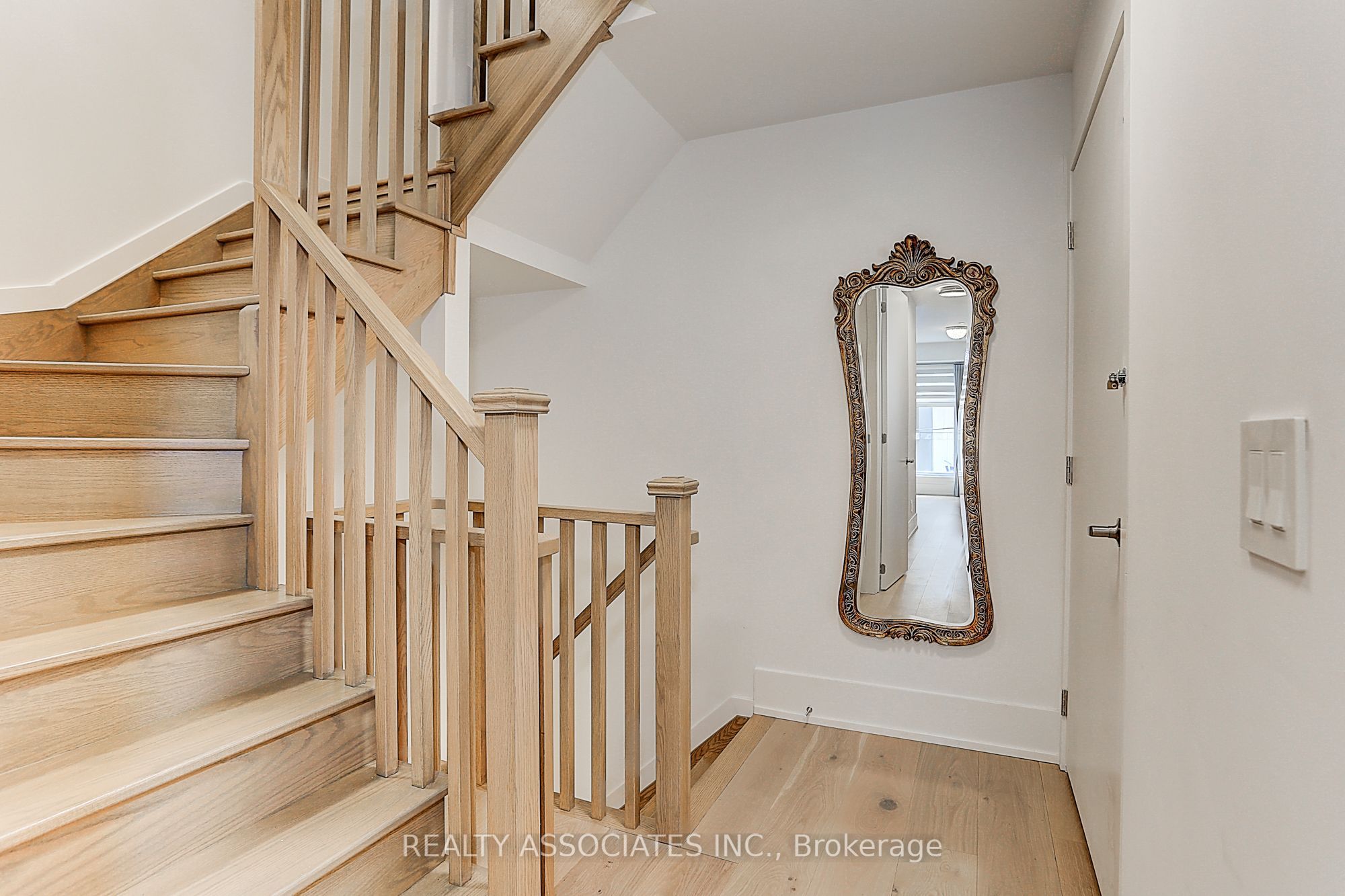 270 Davenport Road Th3 Property Photo 18