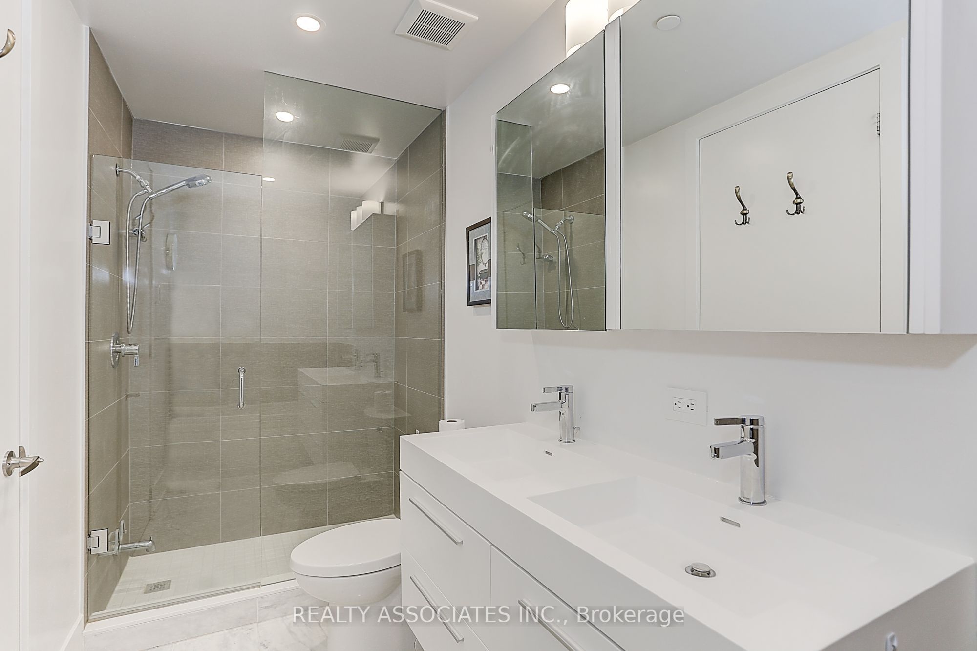 270 Davenport Road Th3 Property Photo 28