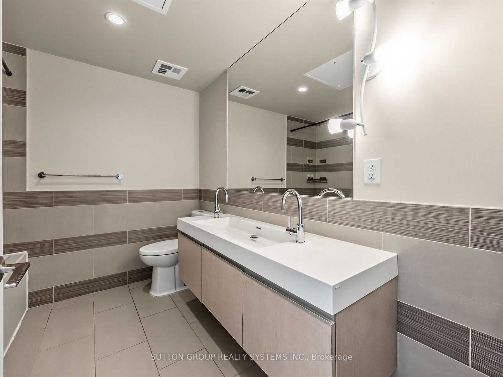 70 Distillery Lane 907 Property Photo 27