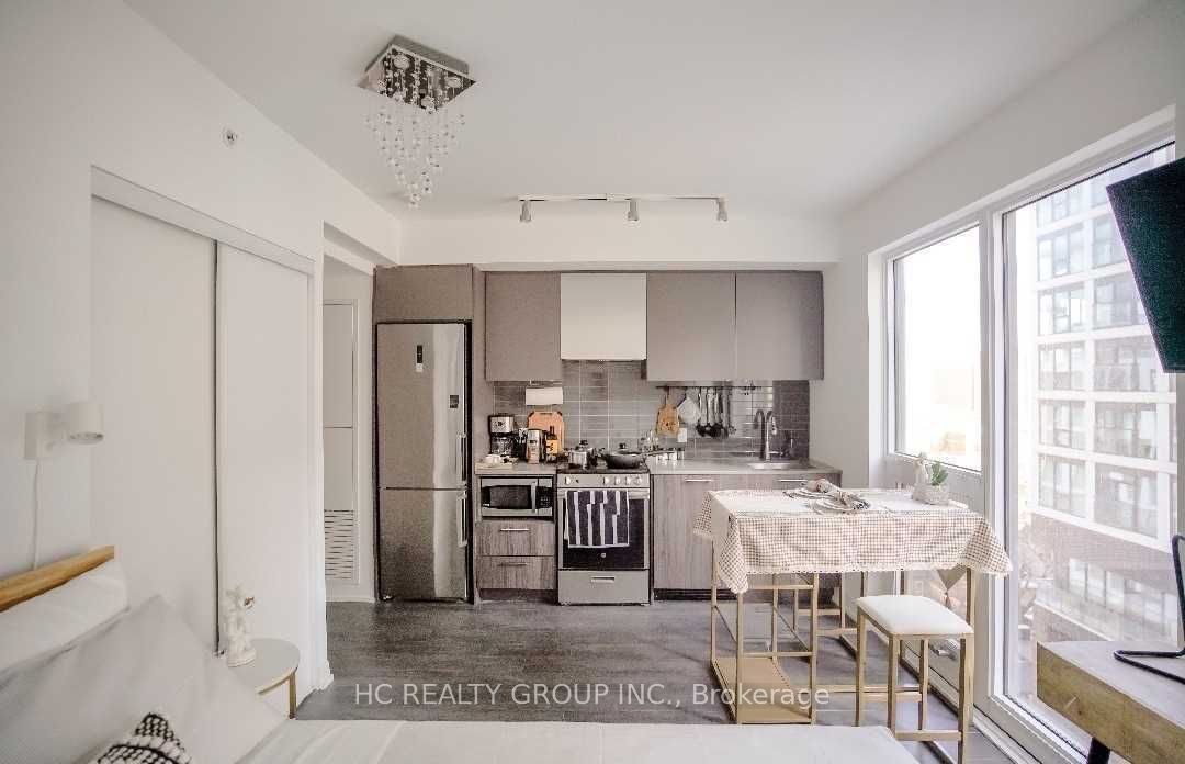 251 Jarvis Street 825 Property Photo 2