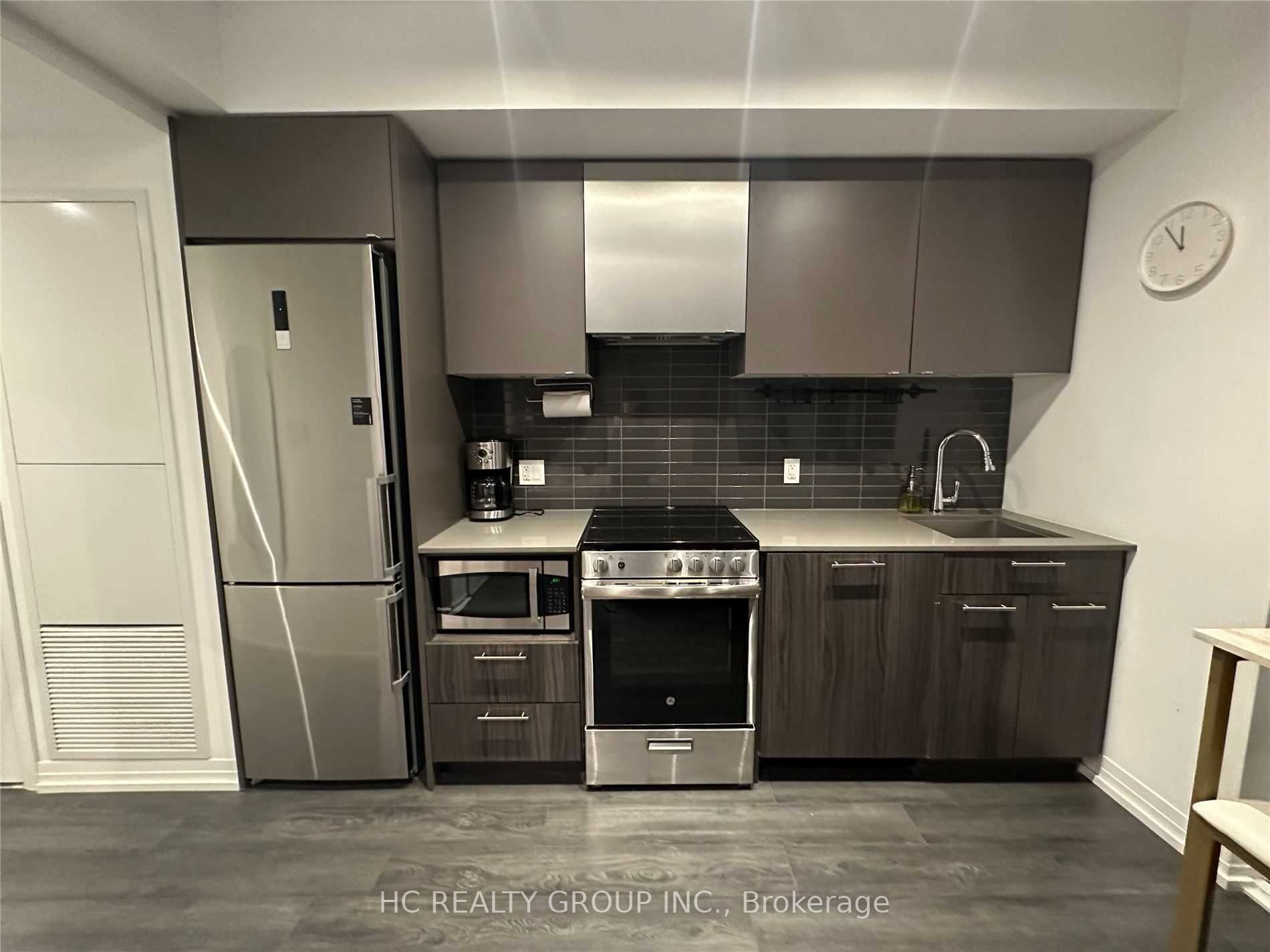 251 Jarvis Street 825 Property Photo 3