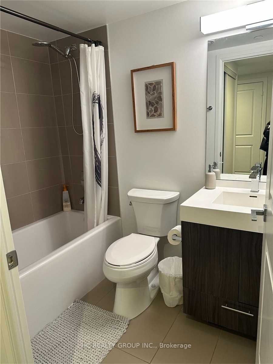 251 Jarvis Street 825 Property Photo 5