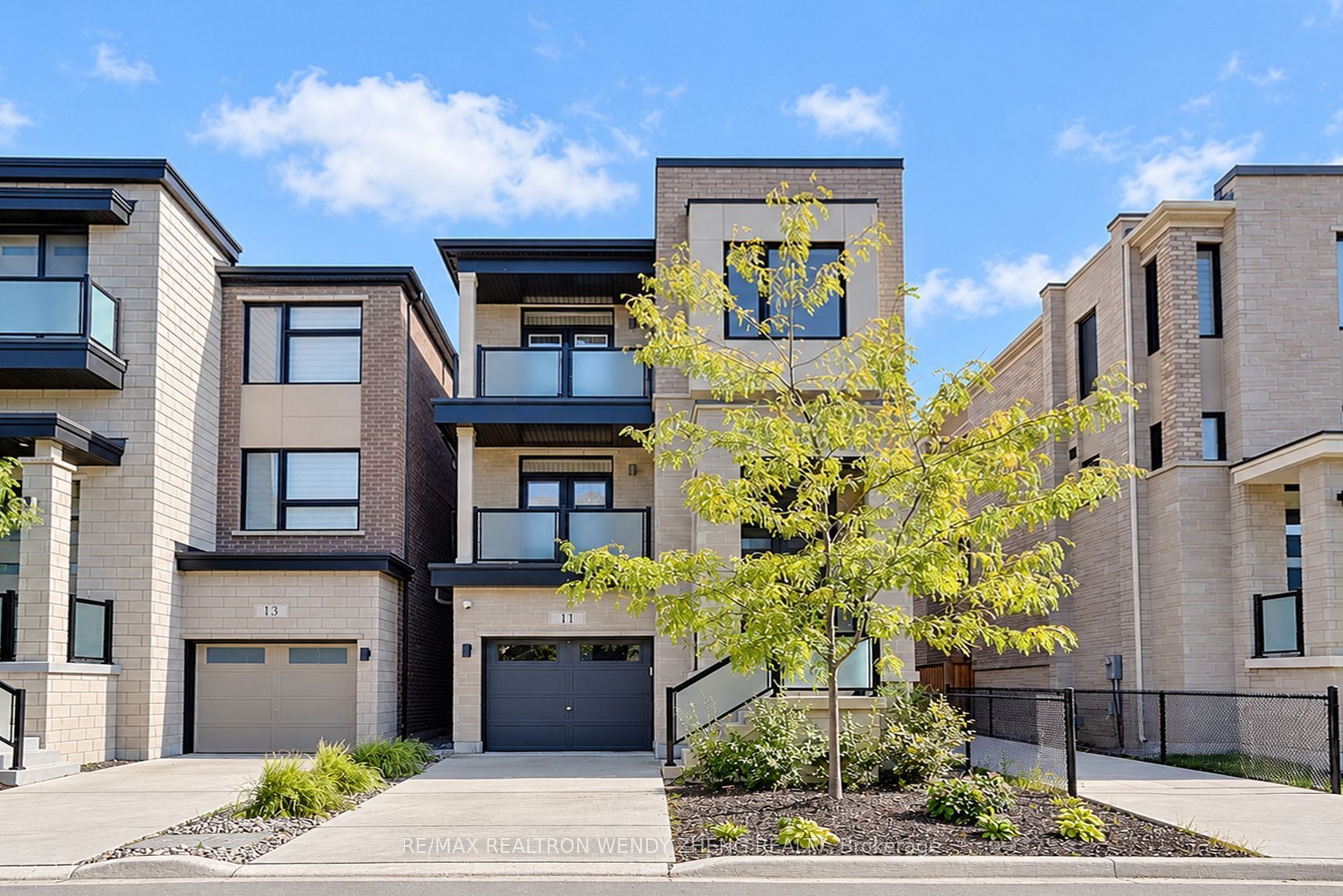 11 Hollyhock Court Property Photo 1