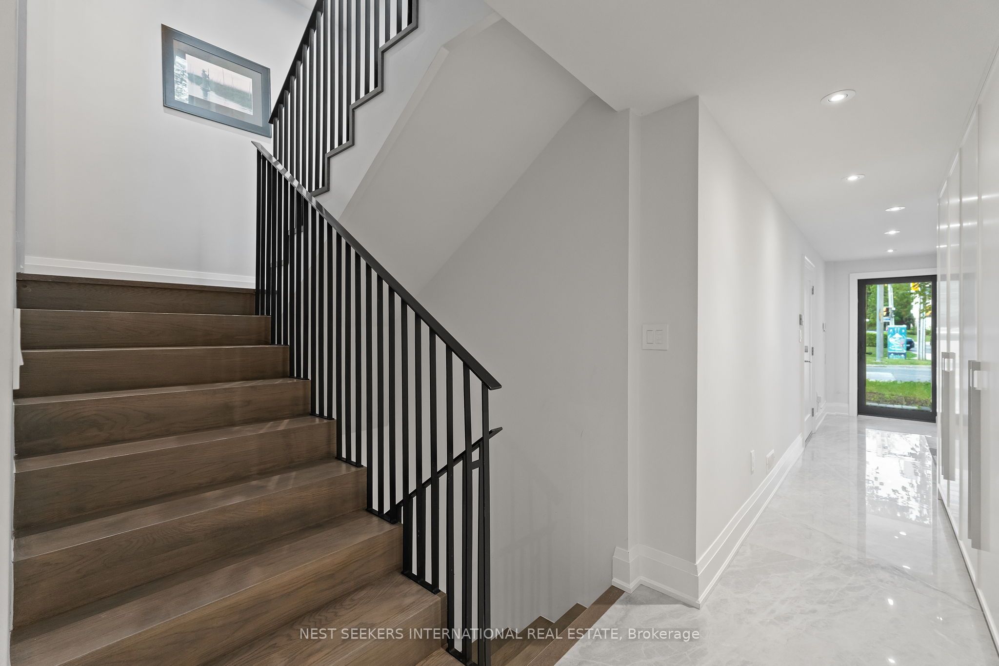 141 Chaplin Crescent Property Photo 4
