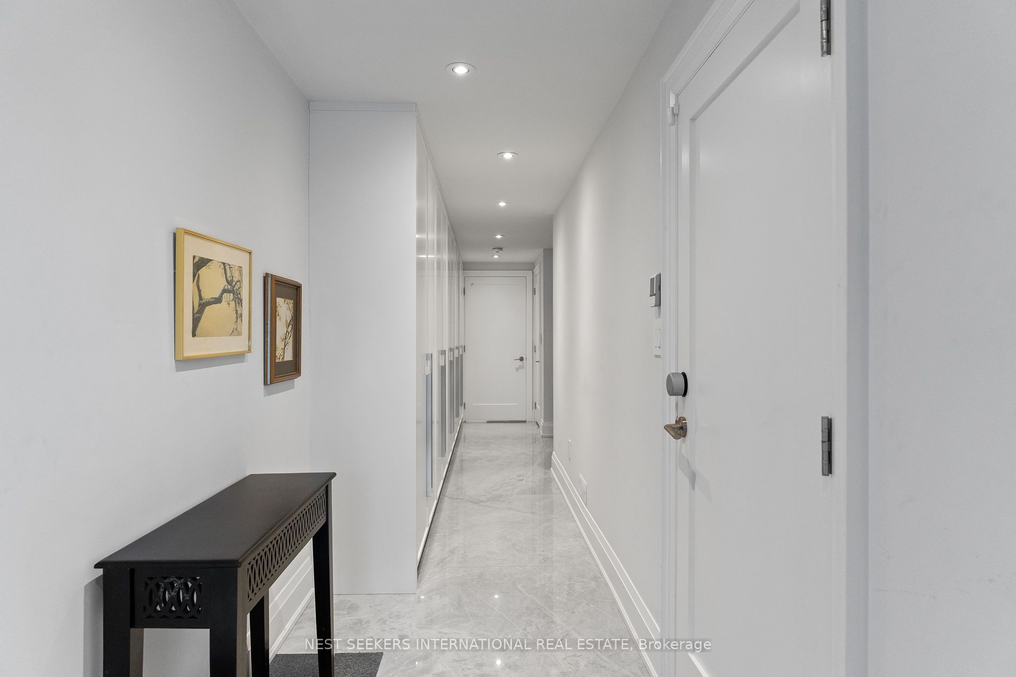 141 Chaplin Crescent Property Photo 6