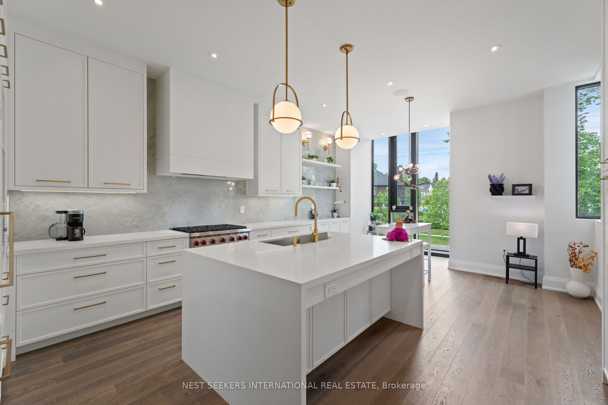 141 Chaplin Crescent Property Photo 7