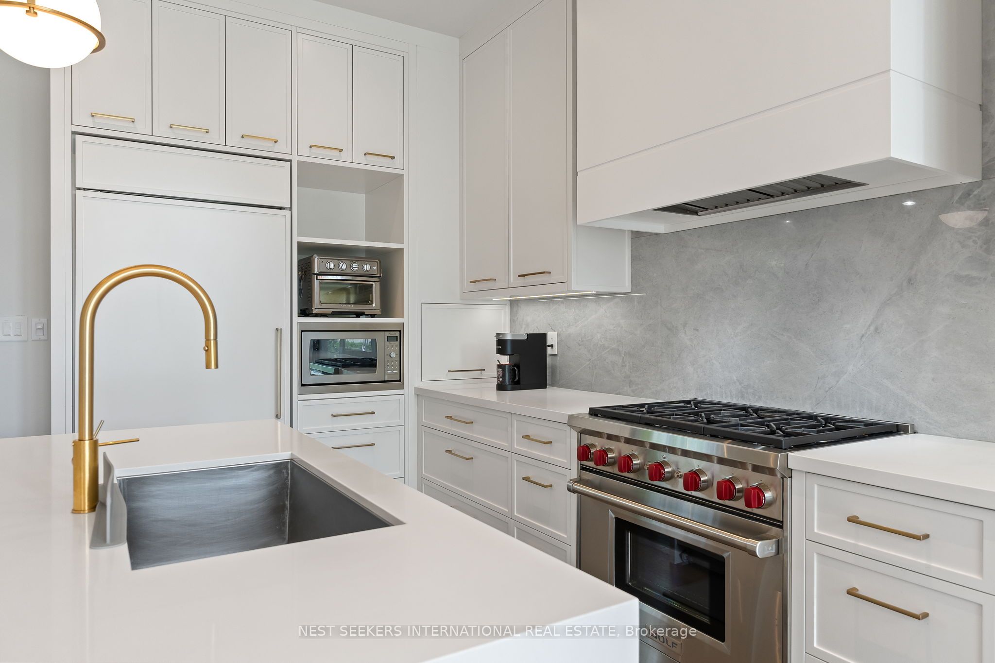 141 Chaplin Crescent Property Photo 9