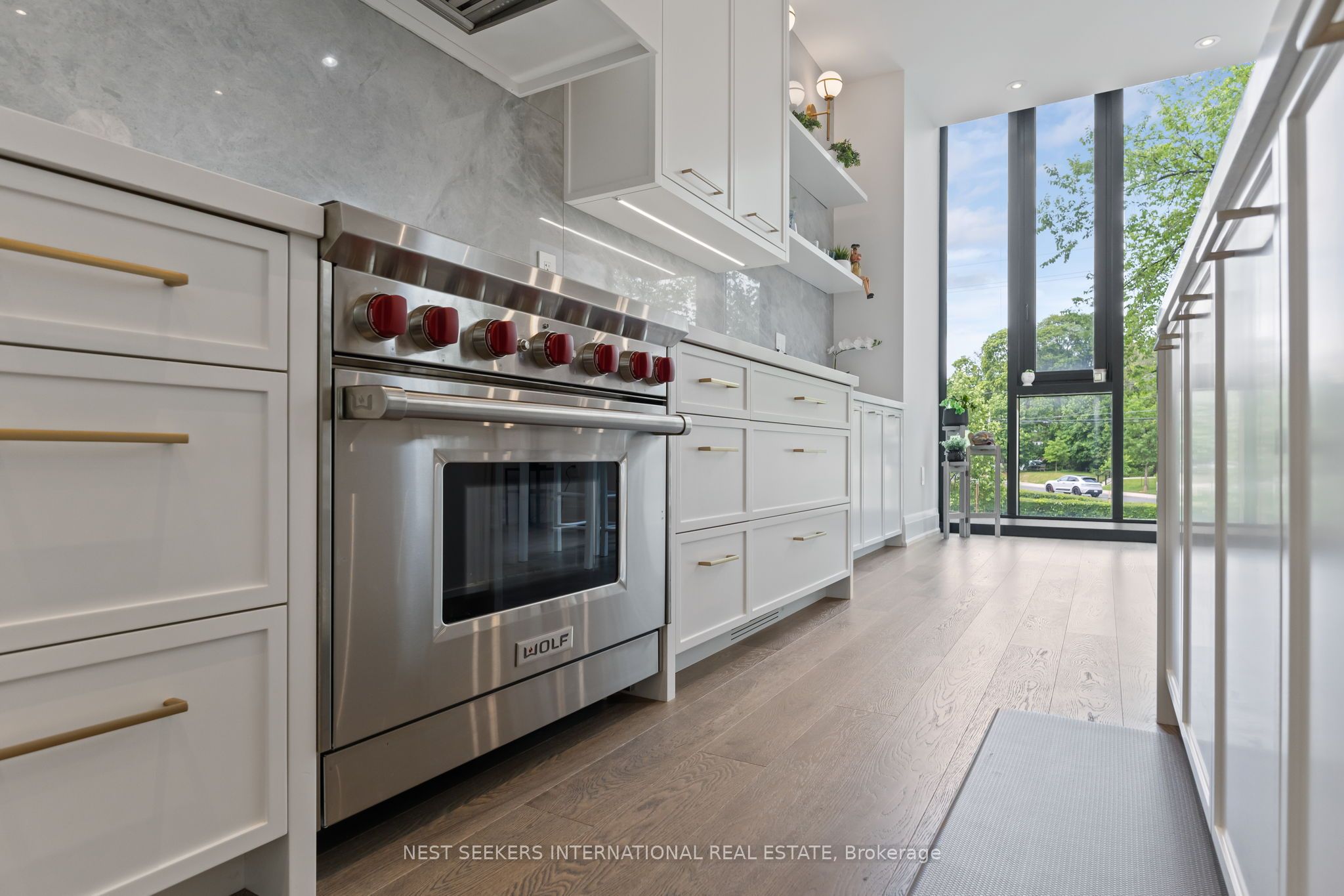 141 Chaplin Crescent Property Photo 10