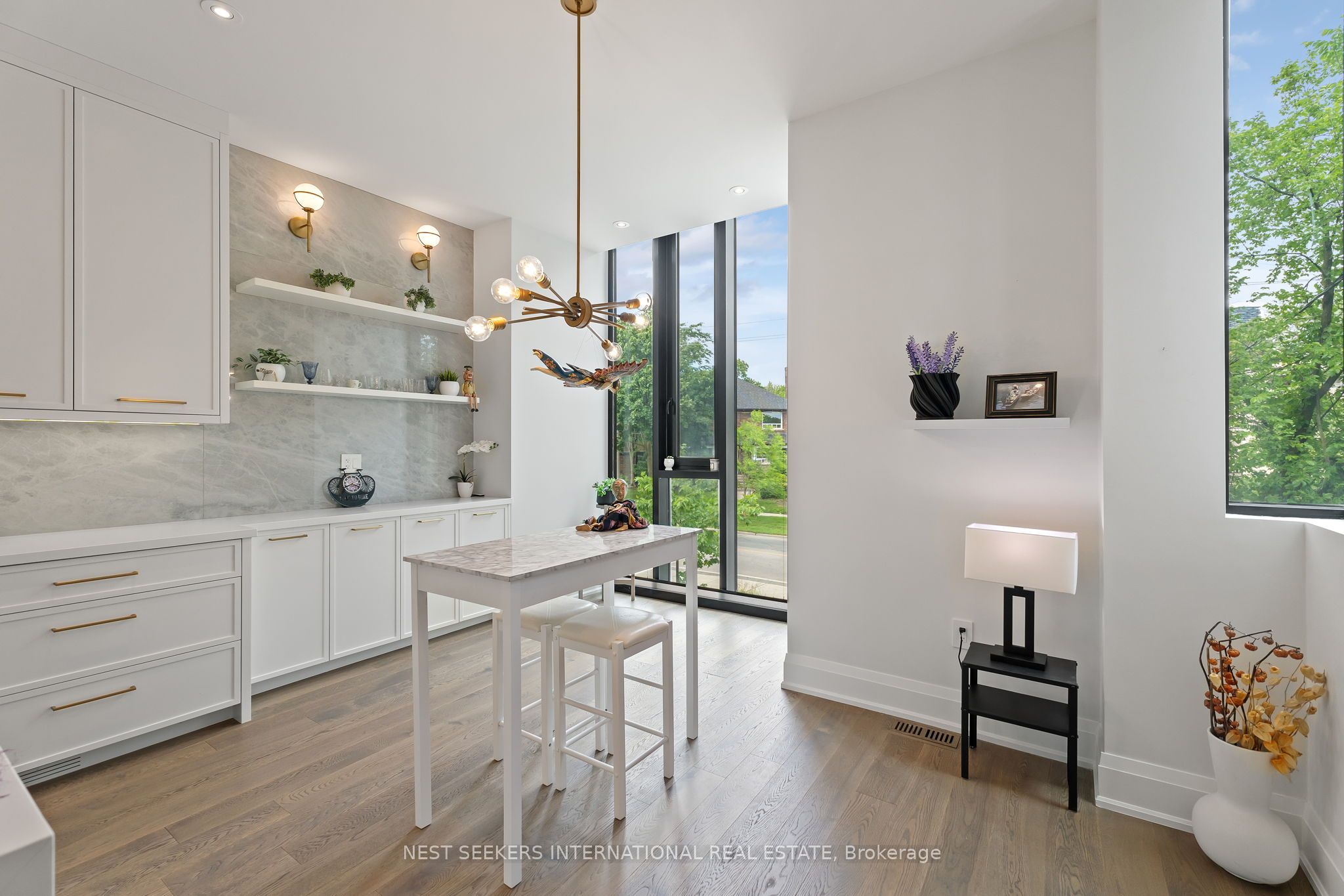 141 Chaplin Crescent Property Photo 13
