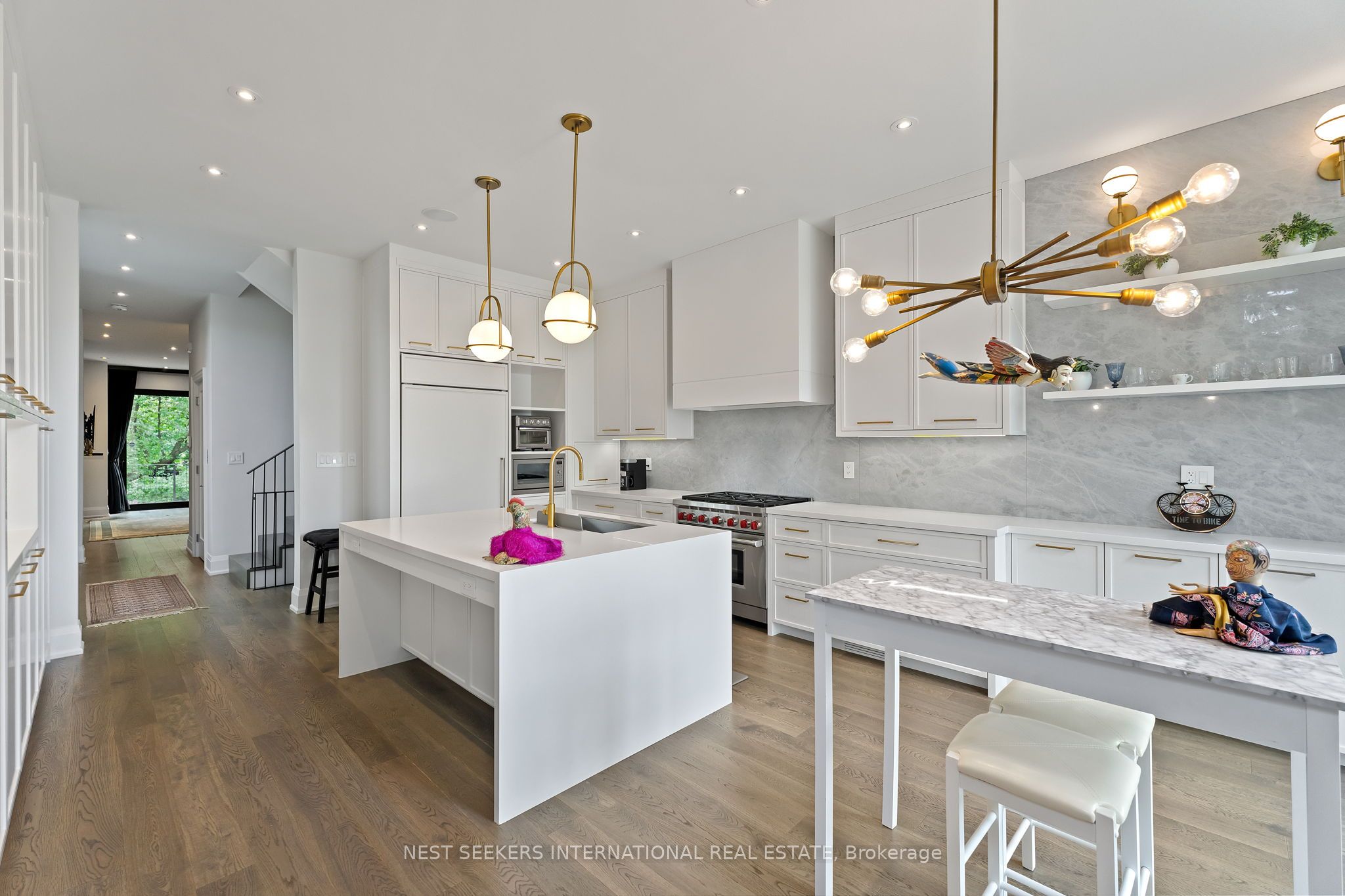 141 Chaplin Crescent Property Photo 14