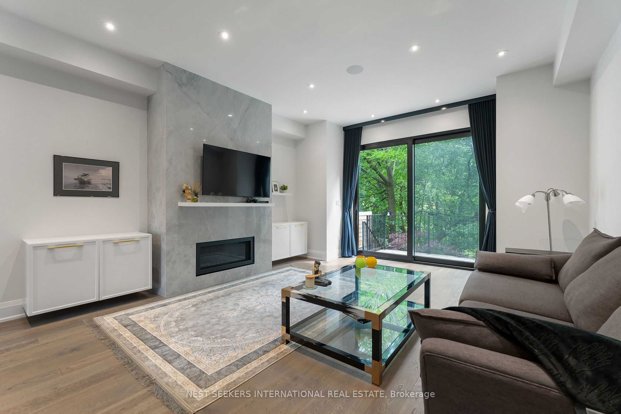 141 Chaplin Crescent Property Photo 17
