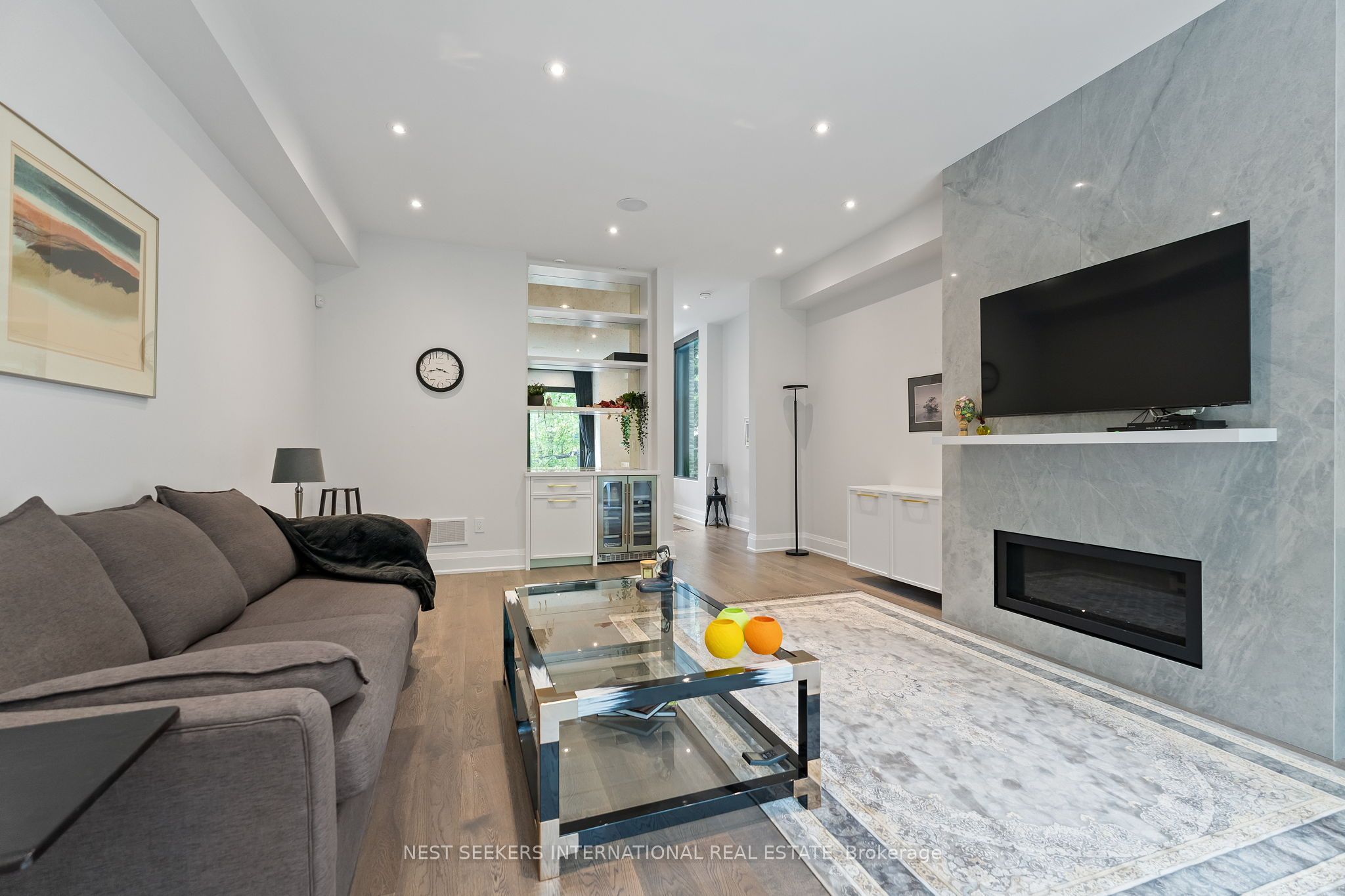 141 Chaplin Crescent Property Photo 18