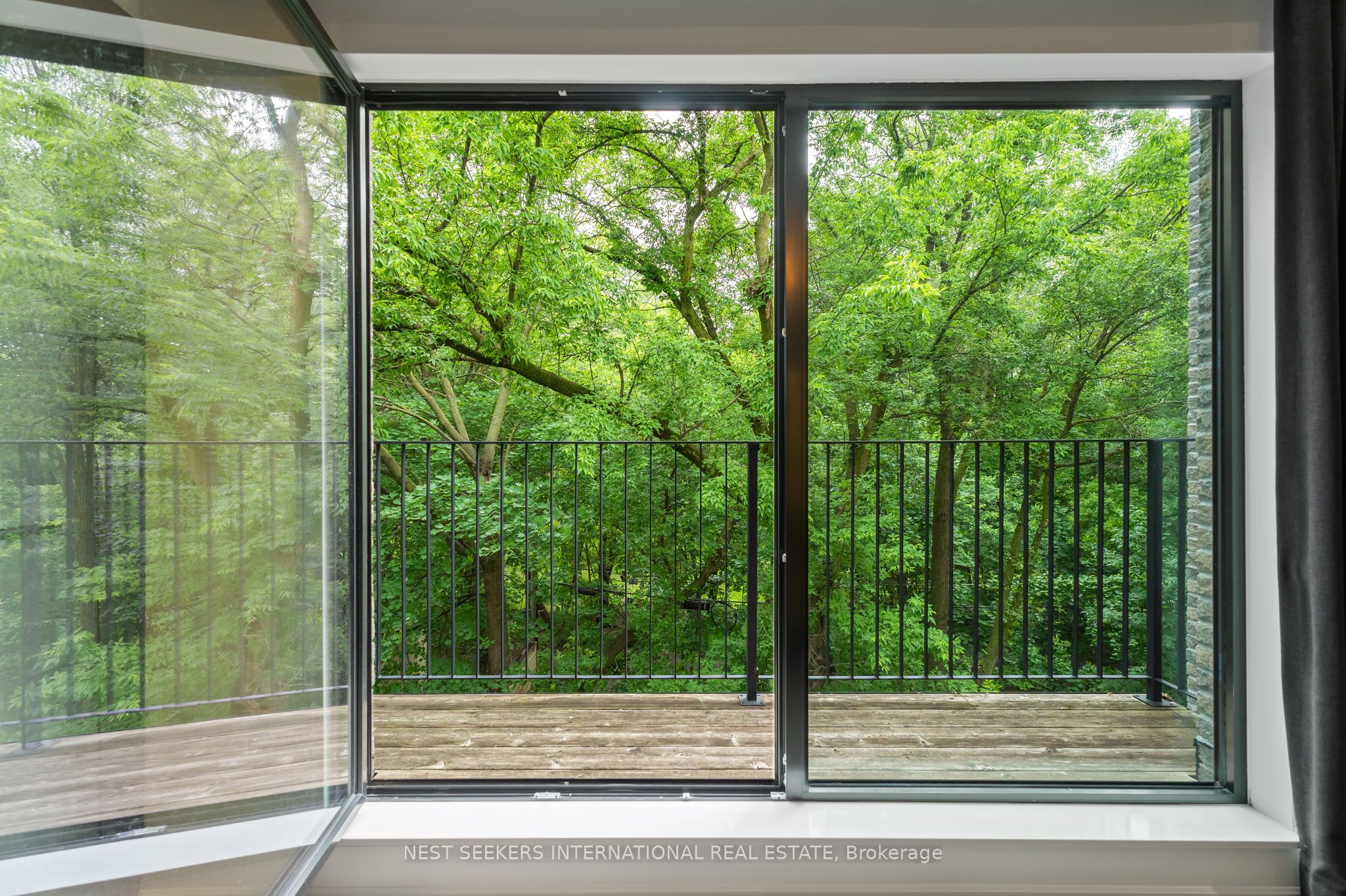 141 Chaplin Crescent Property Photo 23