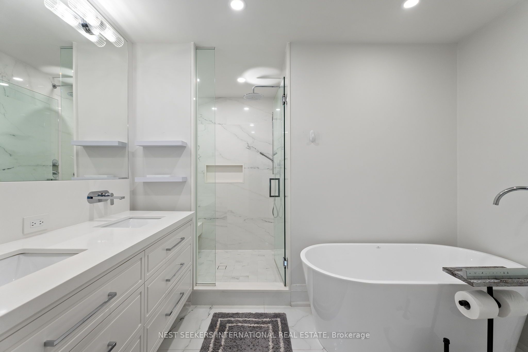 141 Chaplin Crescent Property Photo 24