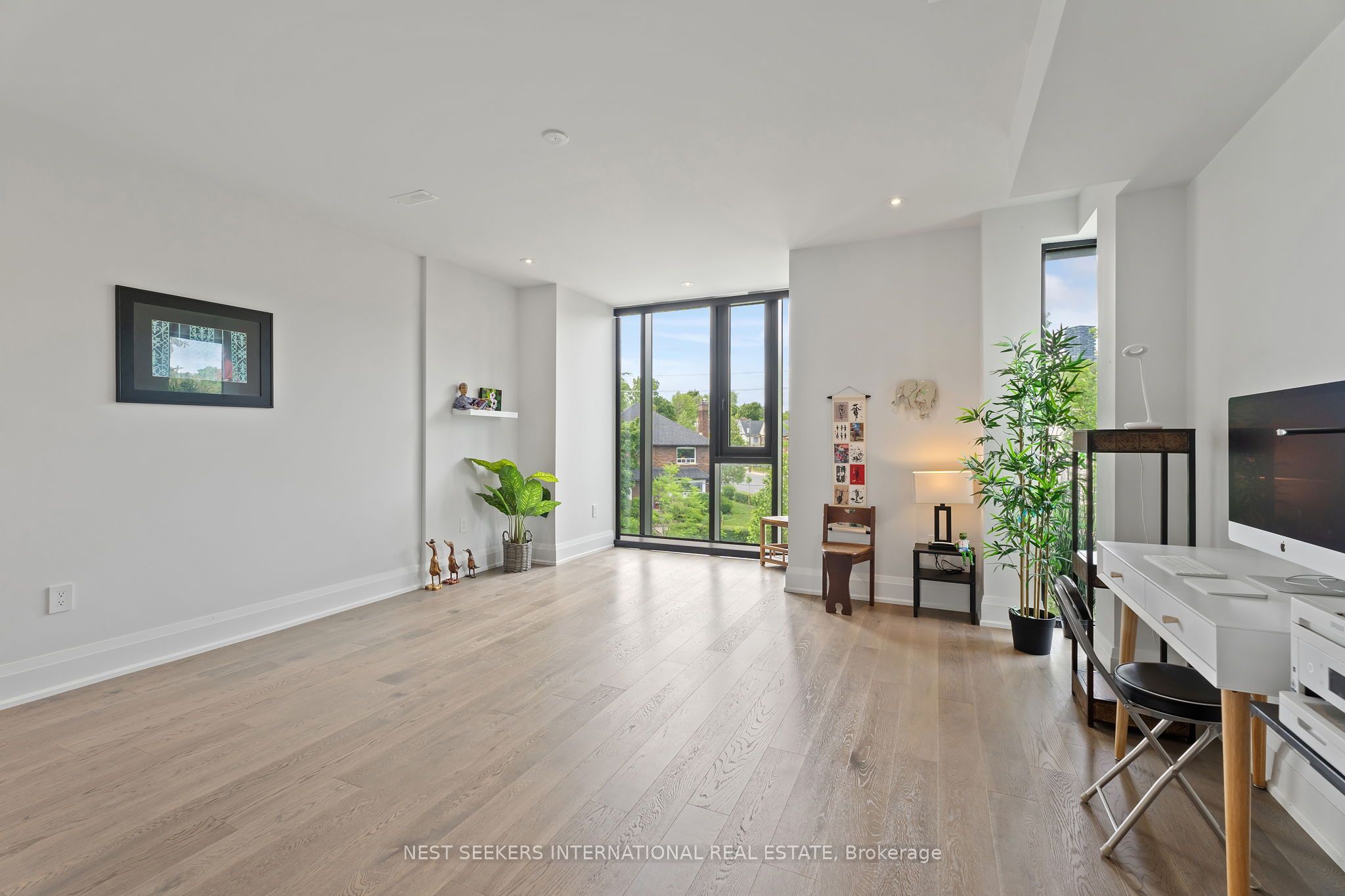 141 Chaplin Crescent Property Photo 26