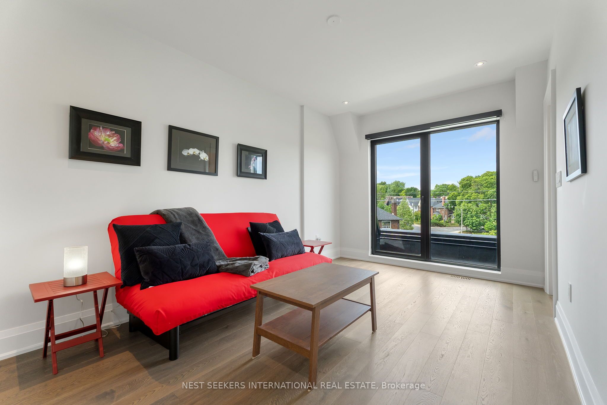 141 Chaplin Crescent Property Photo 30