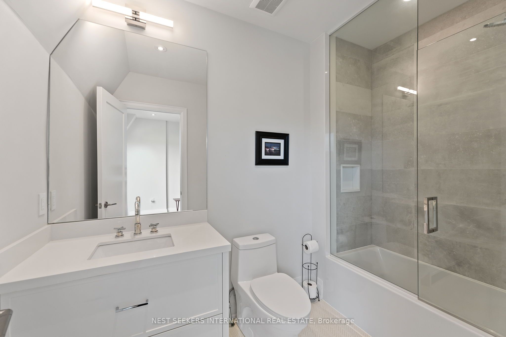 141 Chaplin Crescent Property Photo 32