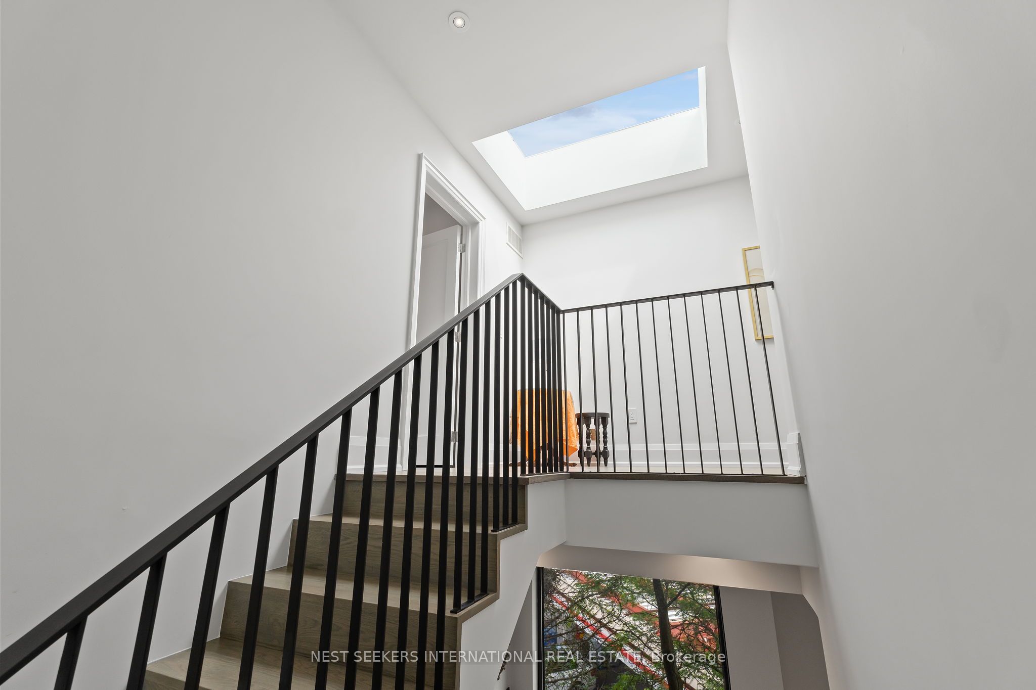 141 Chaplin Crescent Property Photo 36
