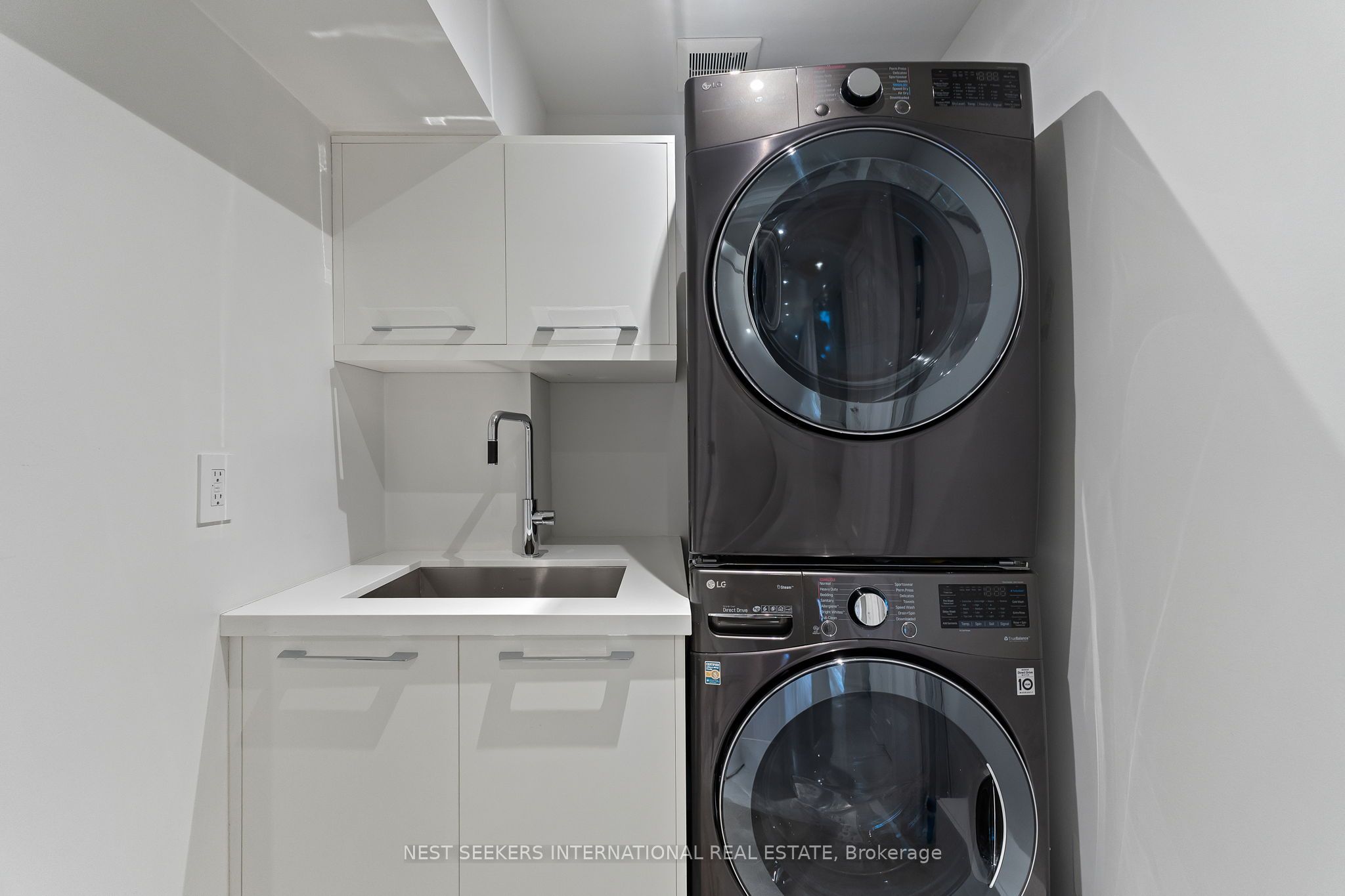 141 Chaplin Crescent Property Photo 37