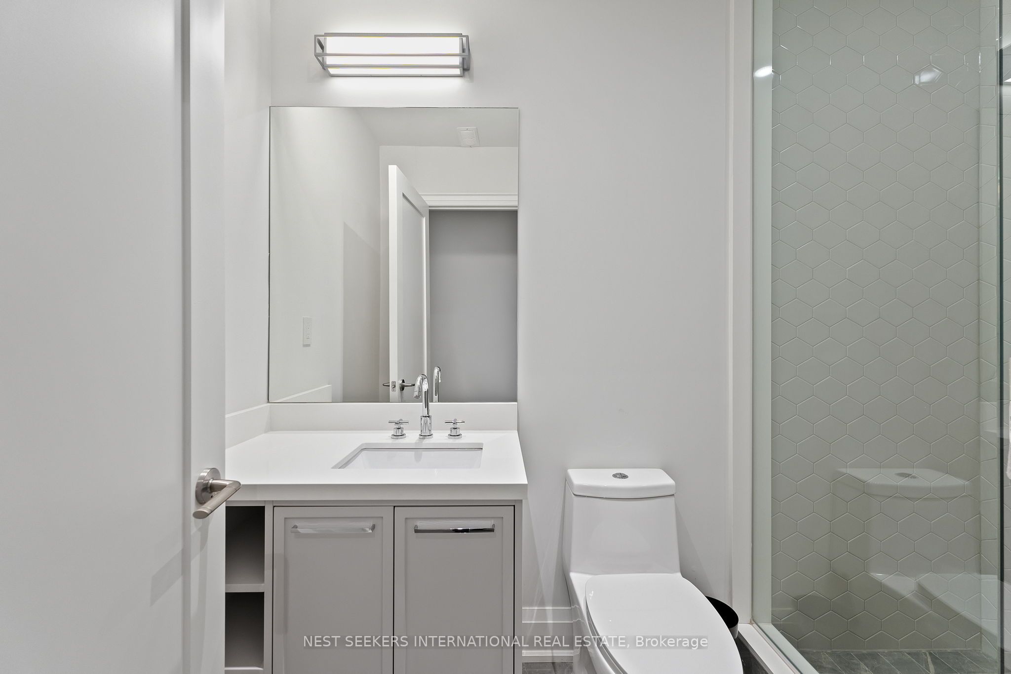 141 Chaplin Crescent Property Photo 40