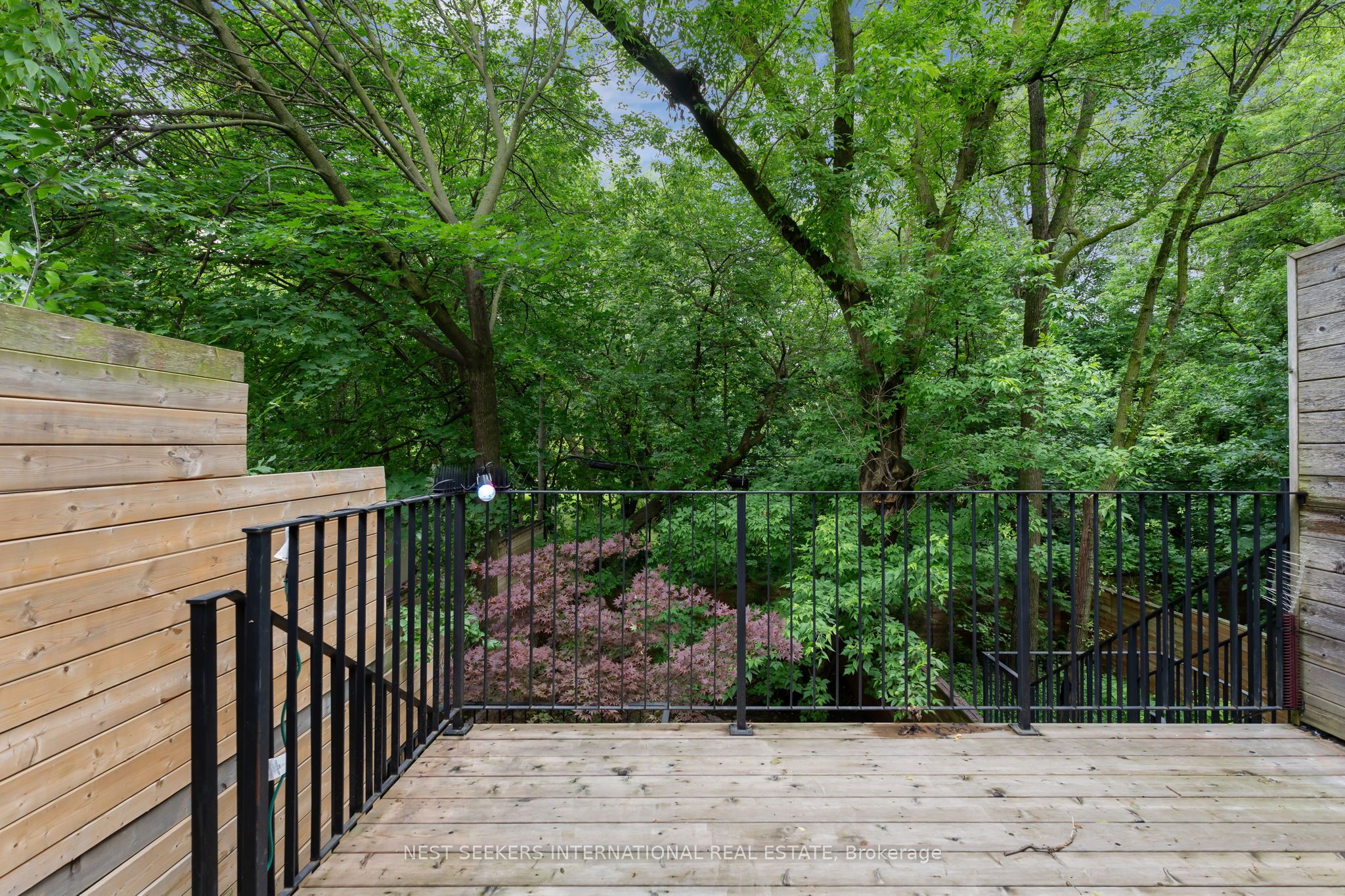 141 Chaplin Crescent Property Photo 43