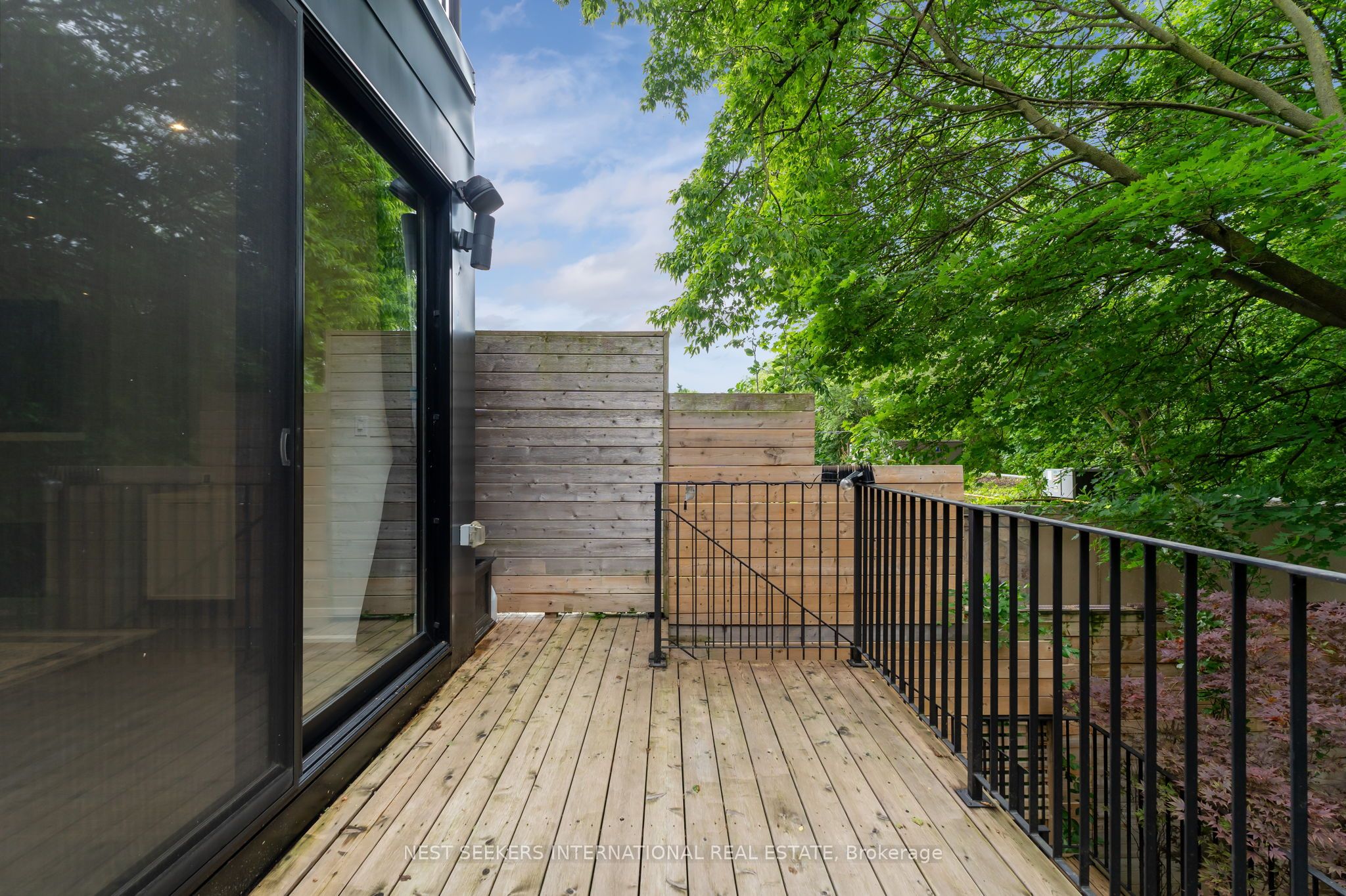 141 Chaplin Crescent Property Photo 46