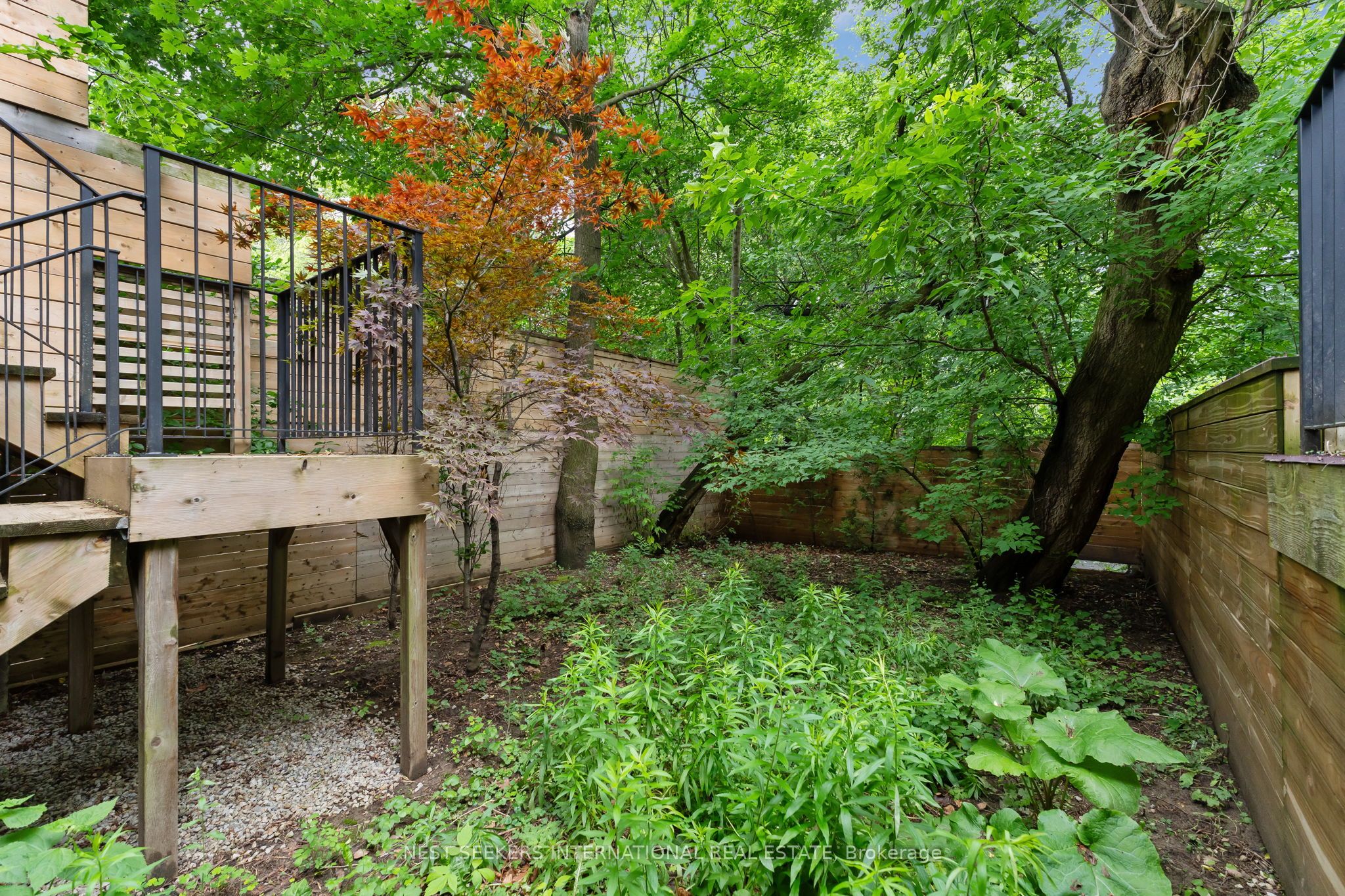 141 Chaplin Crescent Property Photo 49