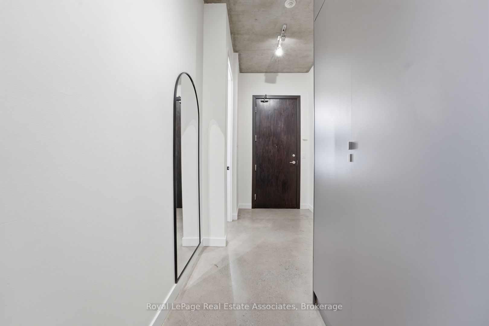 19 Brant Street 204 Property Photo 2