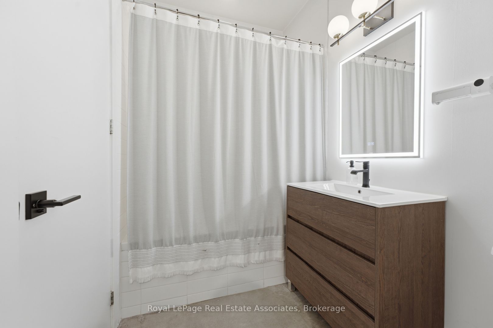 19 Brant Street 204 Property Photo 22
