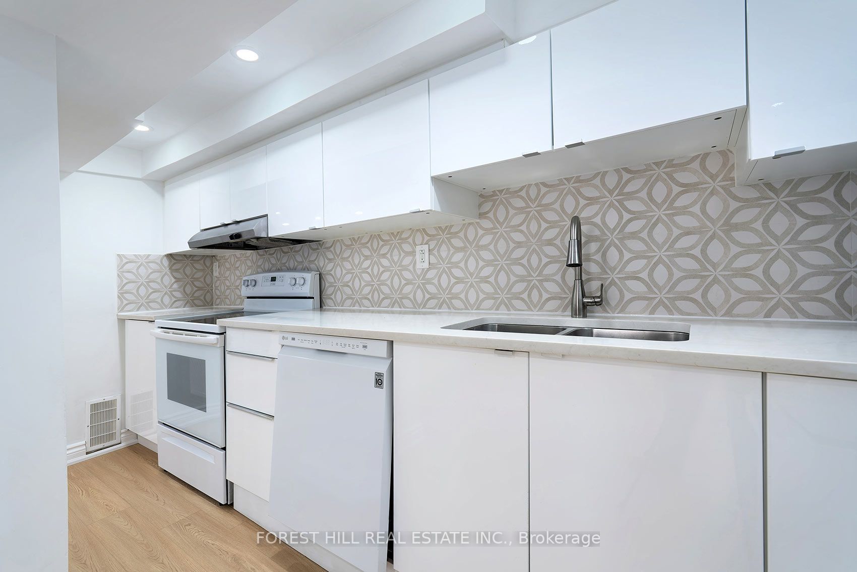 139 Craighurst Avenue Property Photo 37