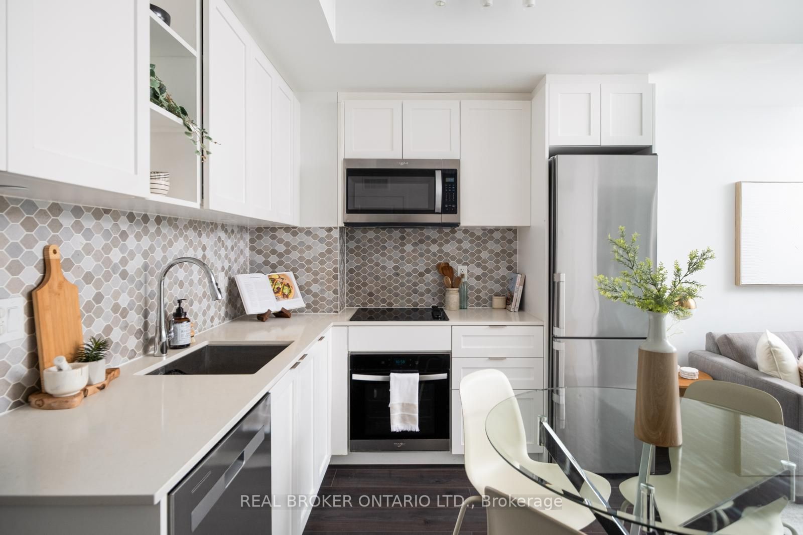 543 Richmond Street W 528 Property Photo 6