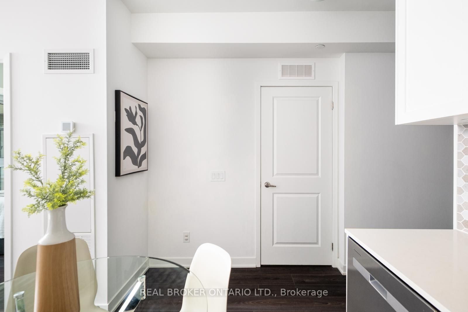 543 Richmond Street W 528 Property Photo 10