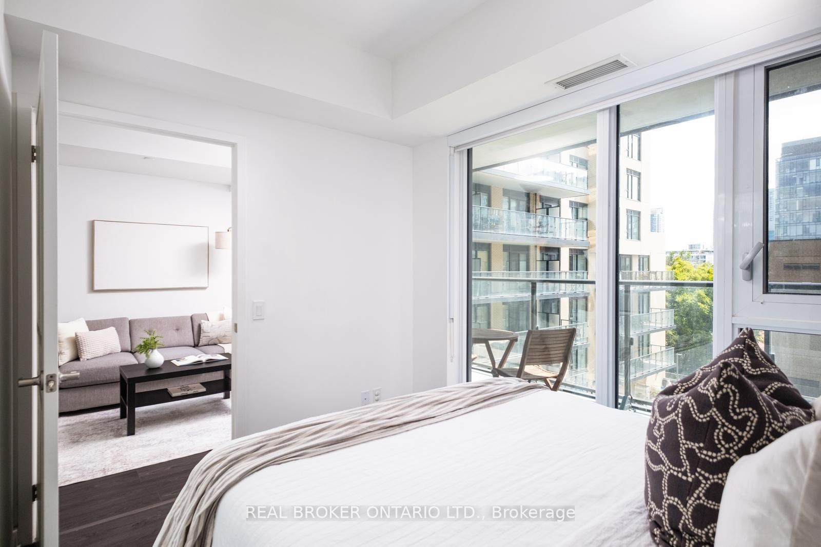 543 Richmond Street W 528 Property Photo 15