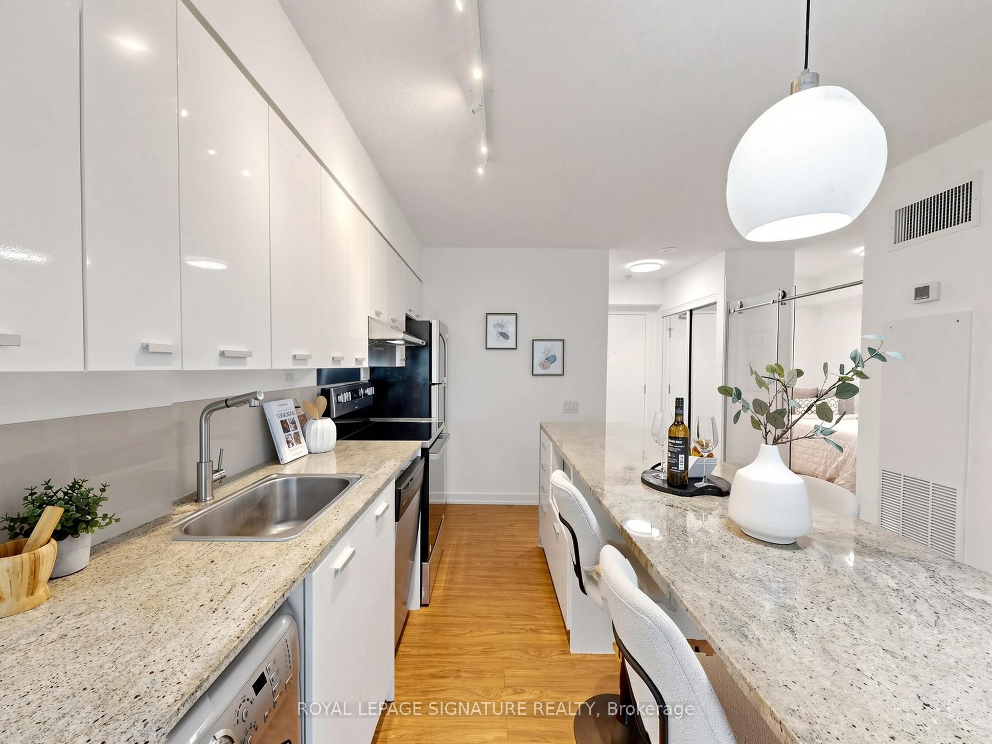 15 Singer Court 1211 Property Photo 12