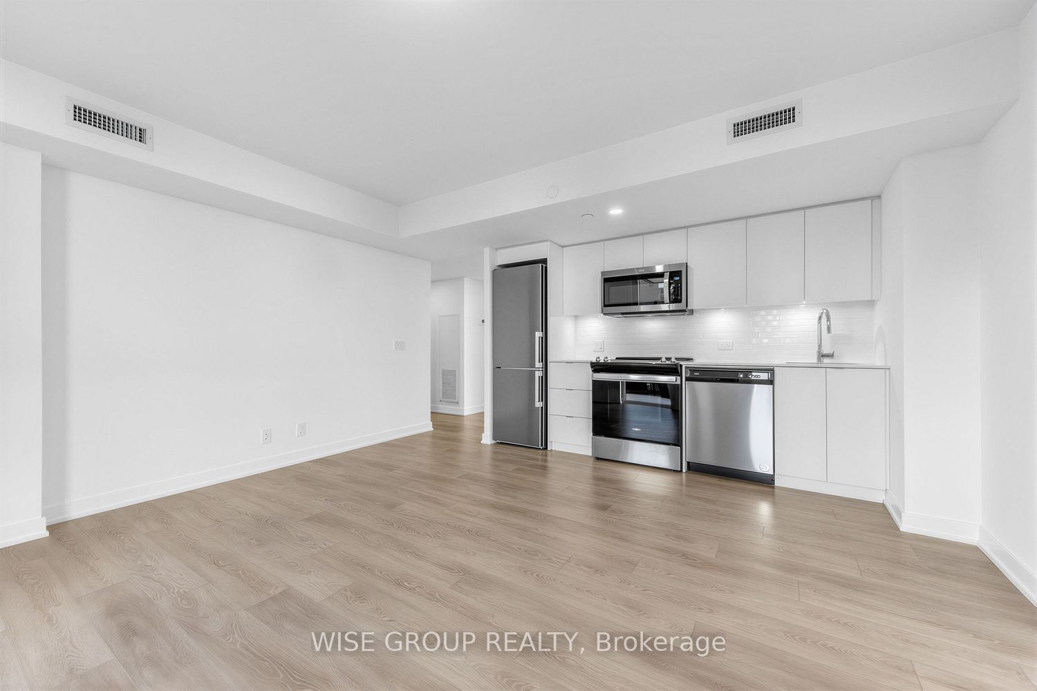18 Tretti Way 1509 Property Photo 4
