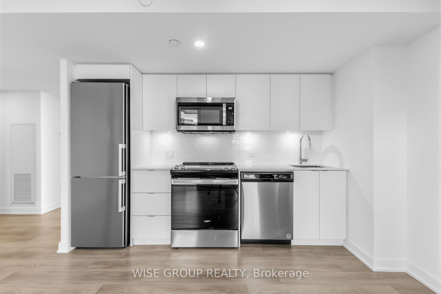18 Tretti Way 1509 Property Photo 6