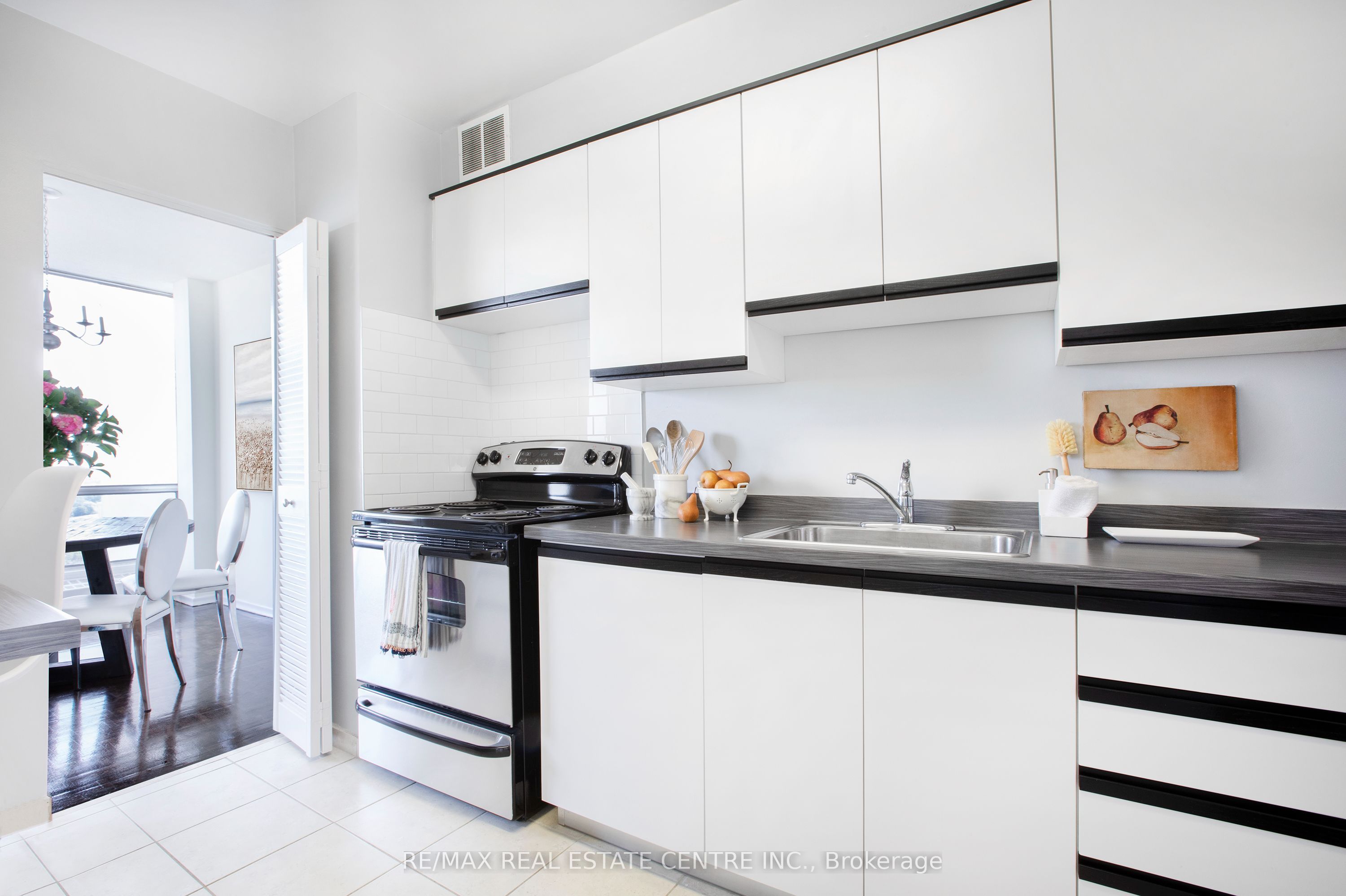 50 Graydon Hall Drive 304 Property Photo 11