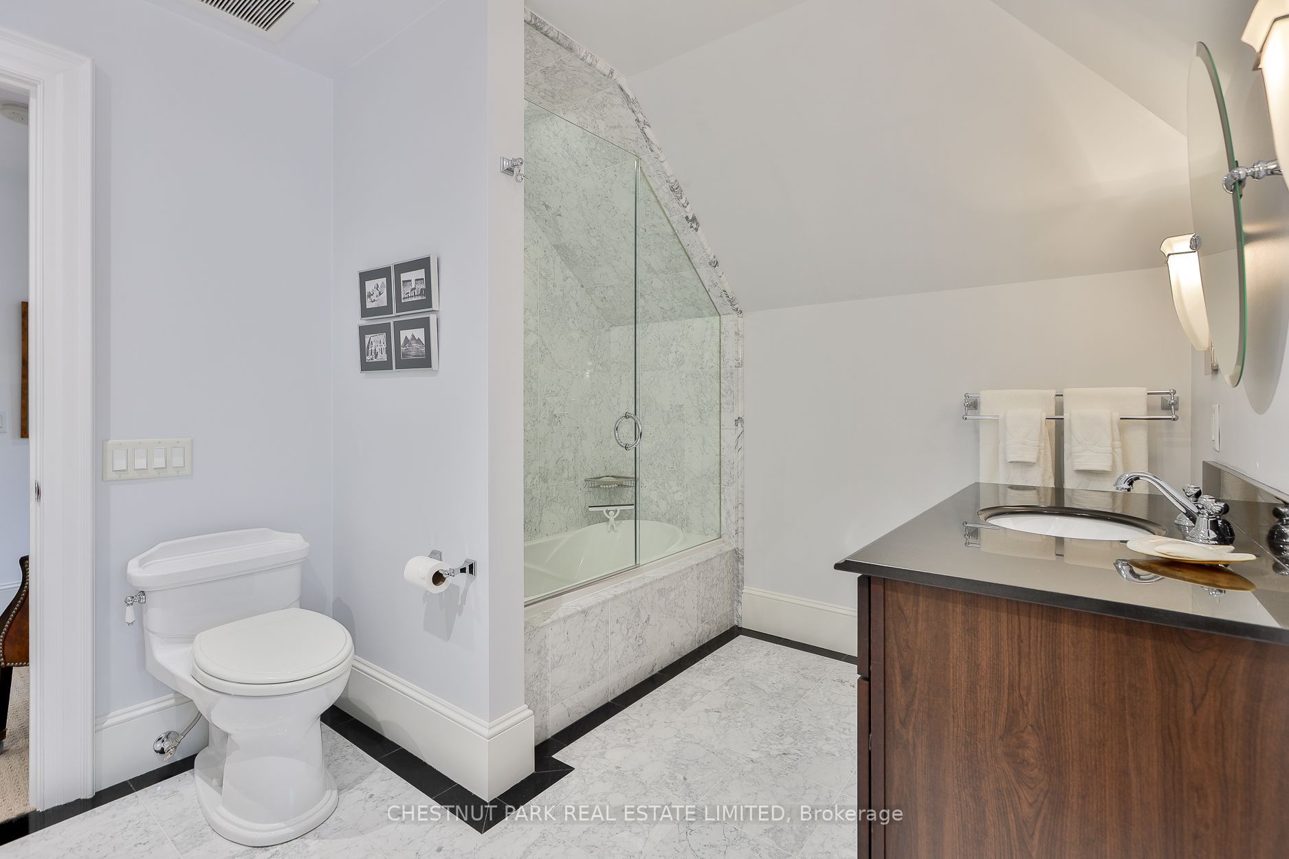 12 Shorncliffe Avenue Property Photo 35