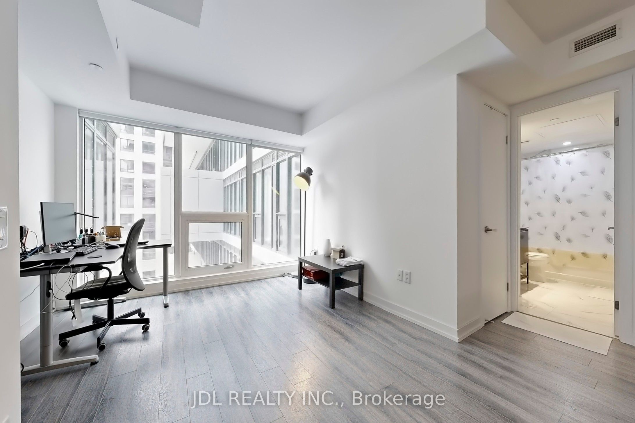 77 Shuter Street 501 Property Photo 6